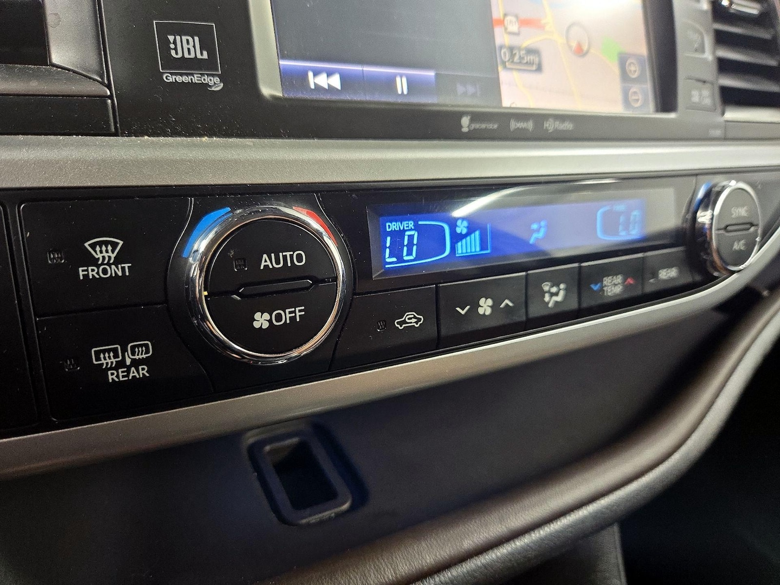 2019 Toyota Highlander Limited Platinum - Photo 18