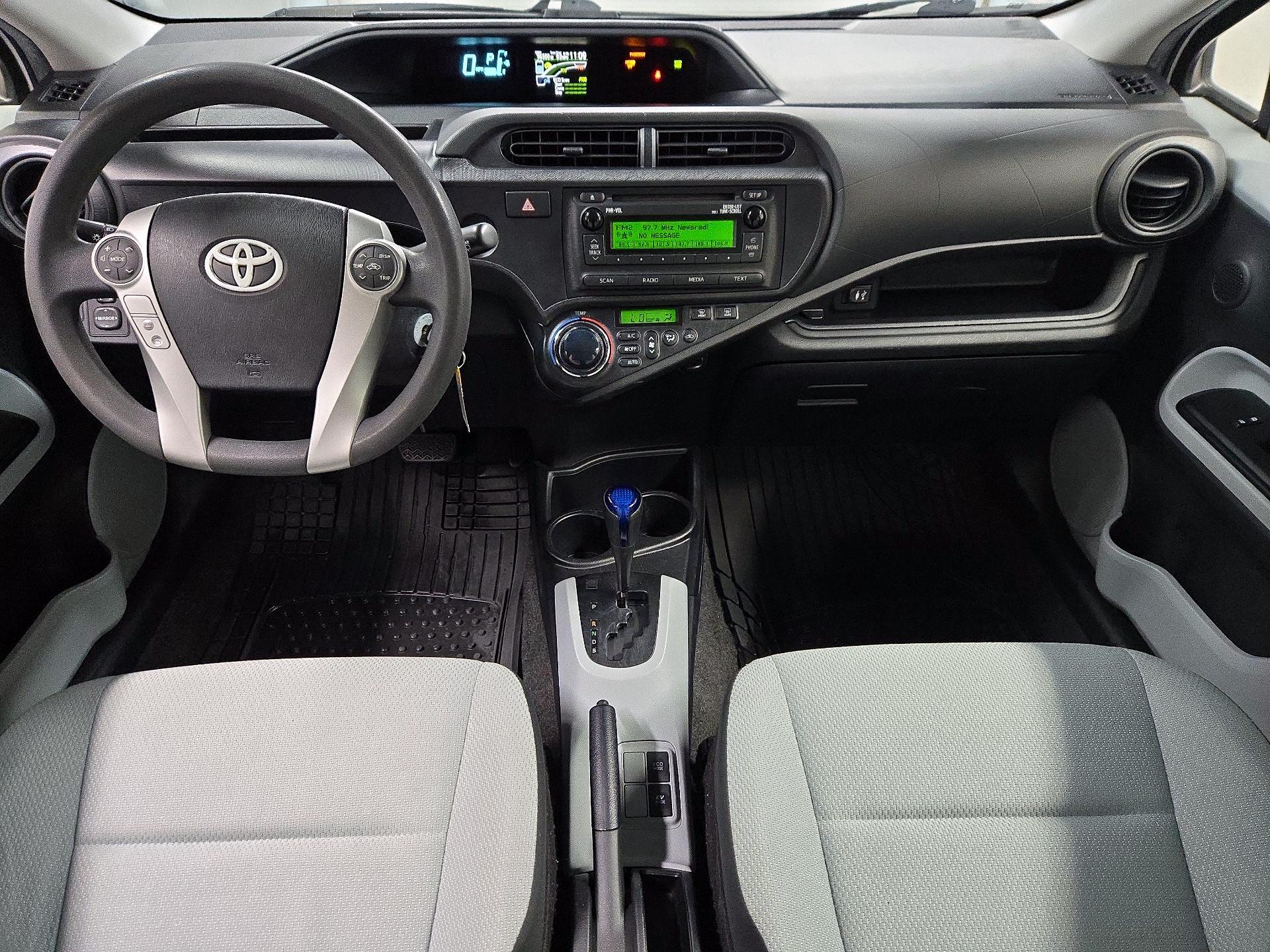 Thumbnail: 2014 Toyota Prius c - 9