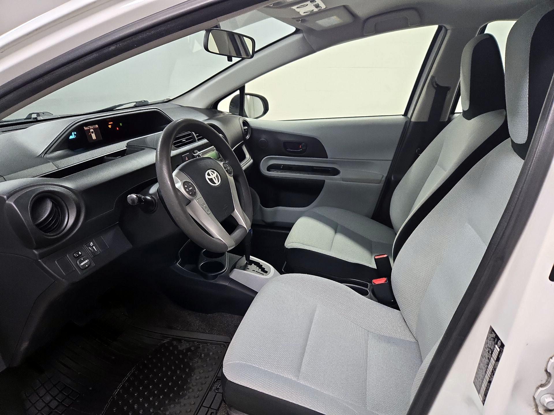 Thumbnail: 2014 Toyota Prius c - 11