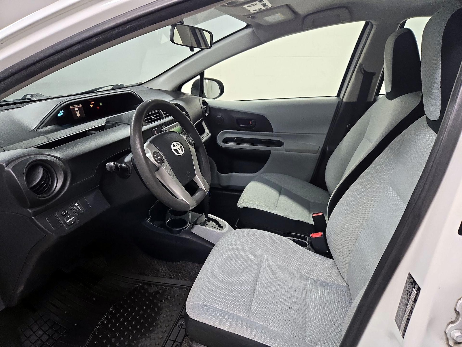 2014 Toyota Prius c One - Photo 12
