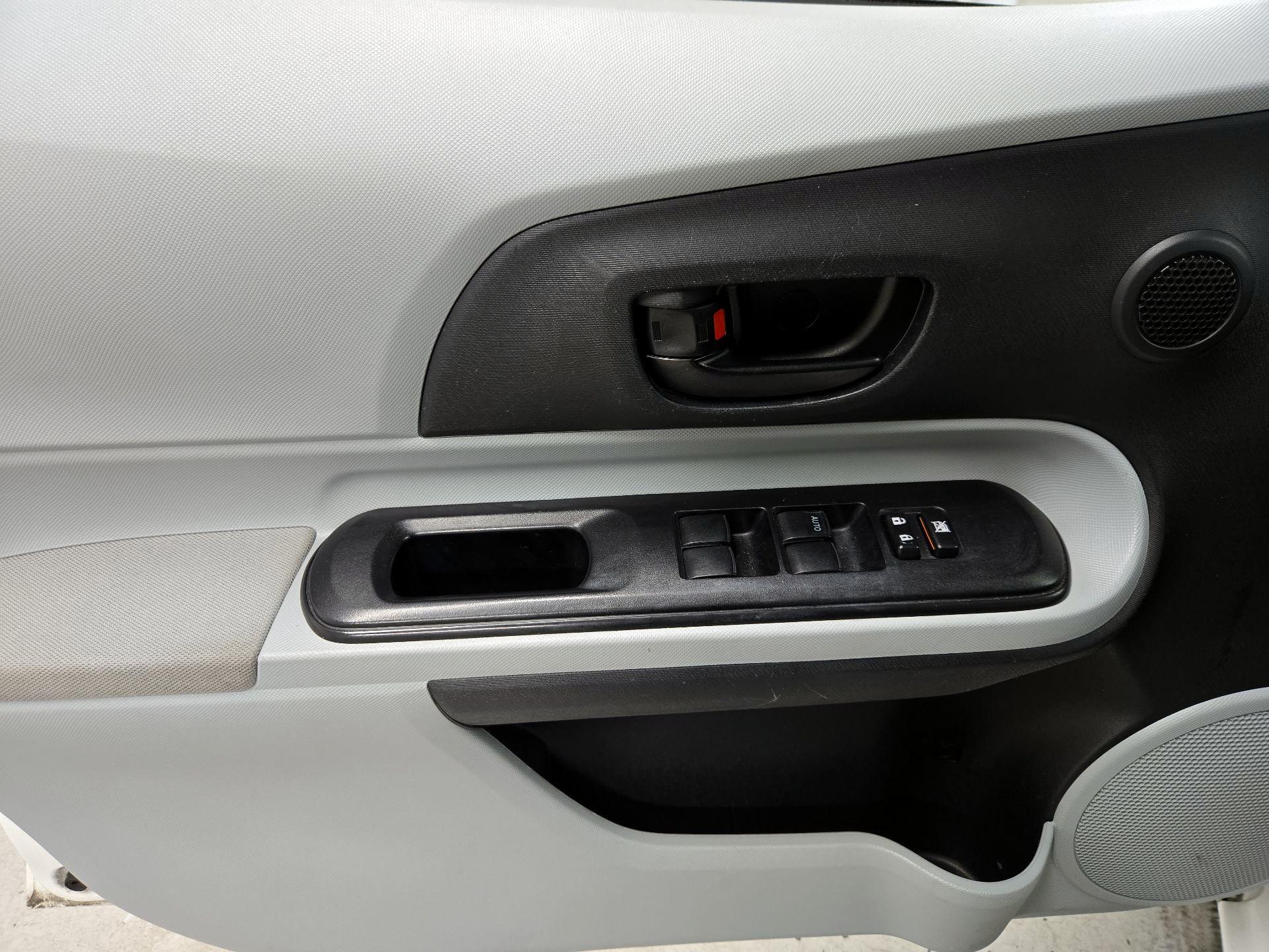 Thumbnail: 2014 Toyota Prius c - 12