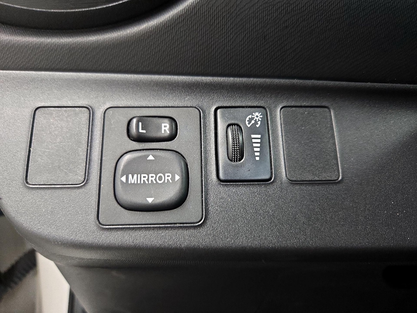 2014 Toyota Prius c One - Photo 14