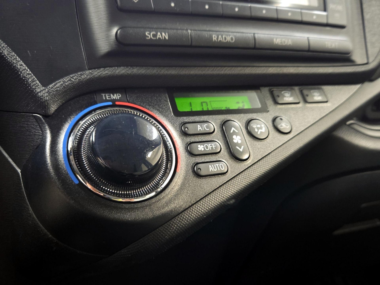 2014 Toyota Prius c One - Photo 16