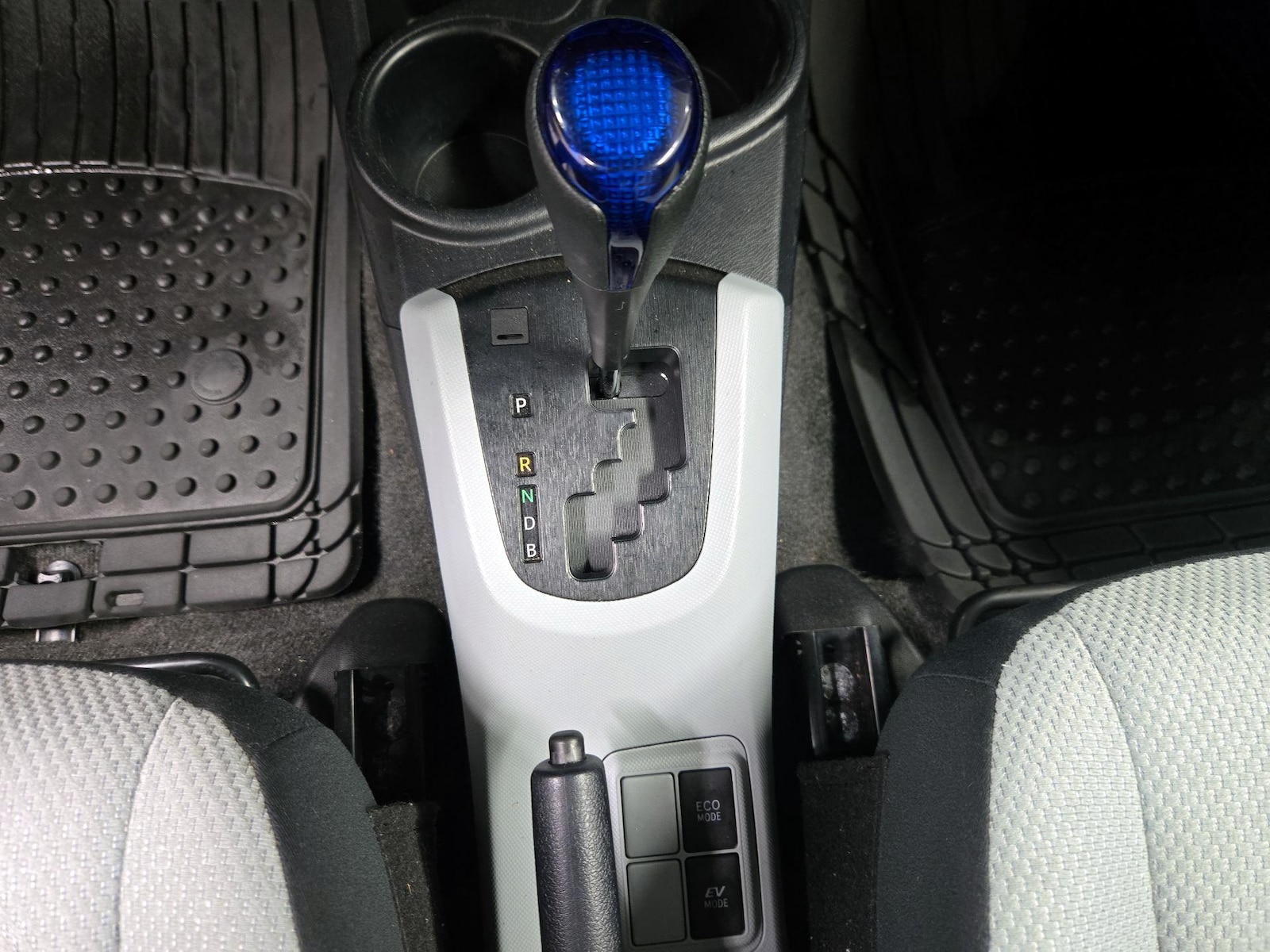 2014 Toyota Prius c One - Photo 17