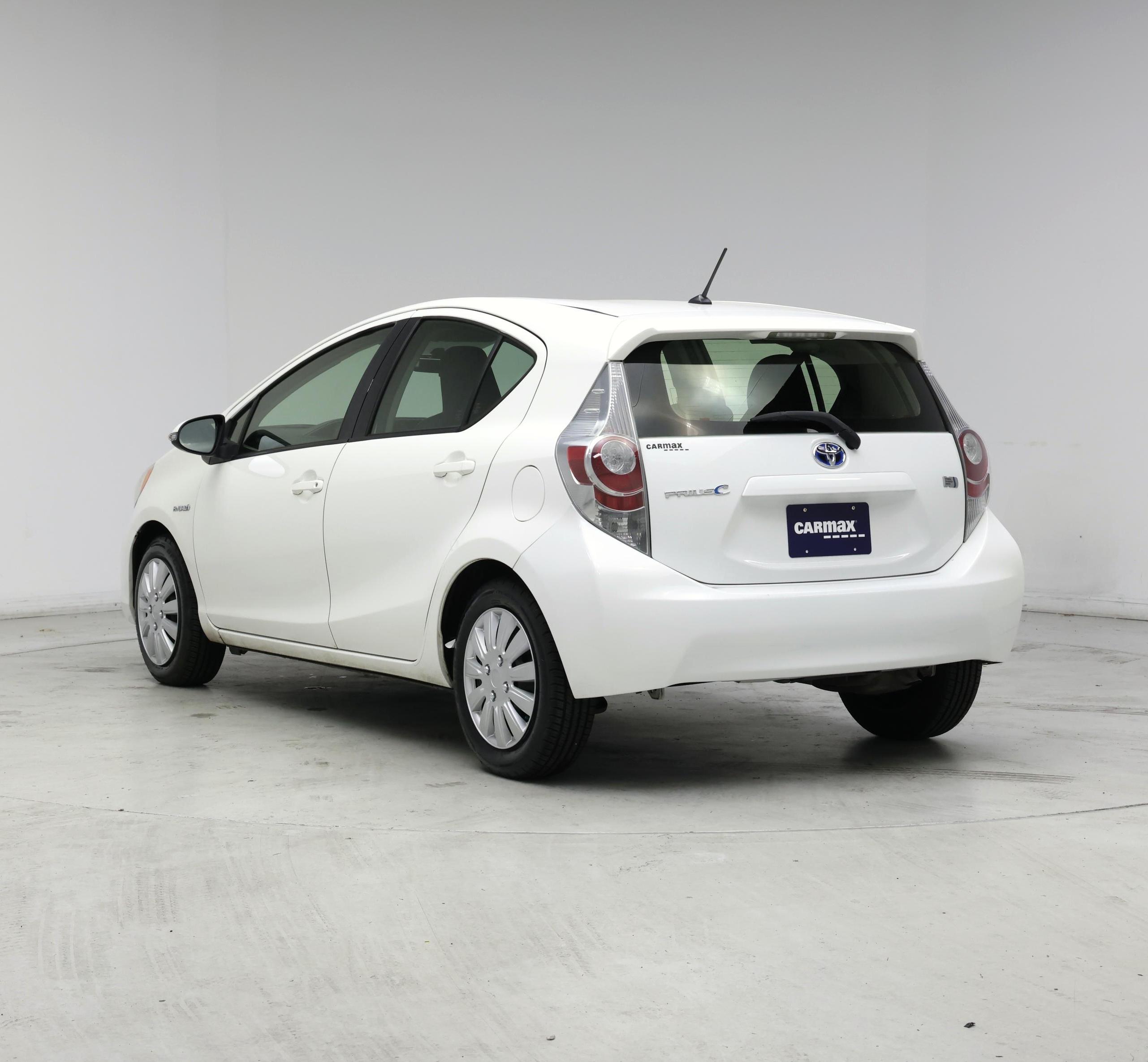 Thumbnail: 2014 Toyota Prius c - 2