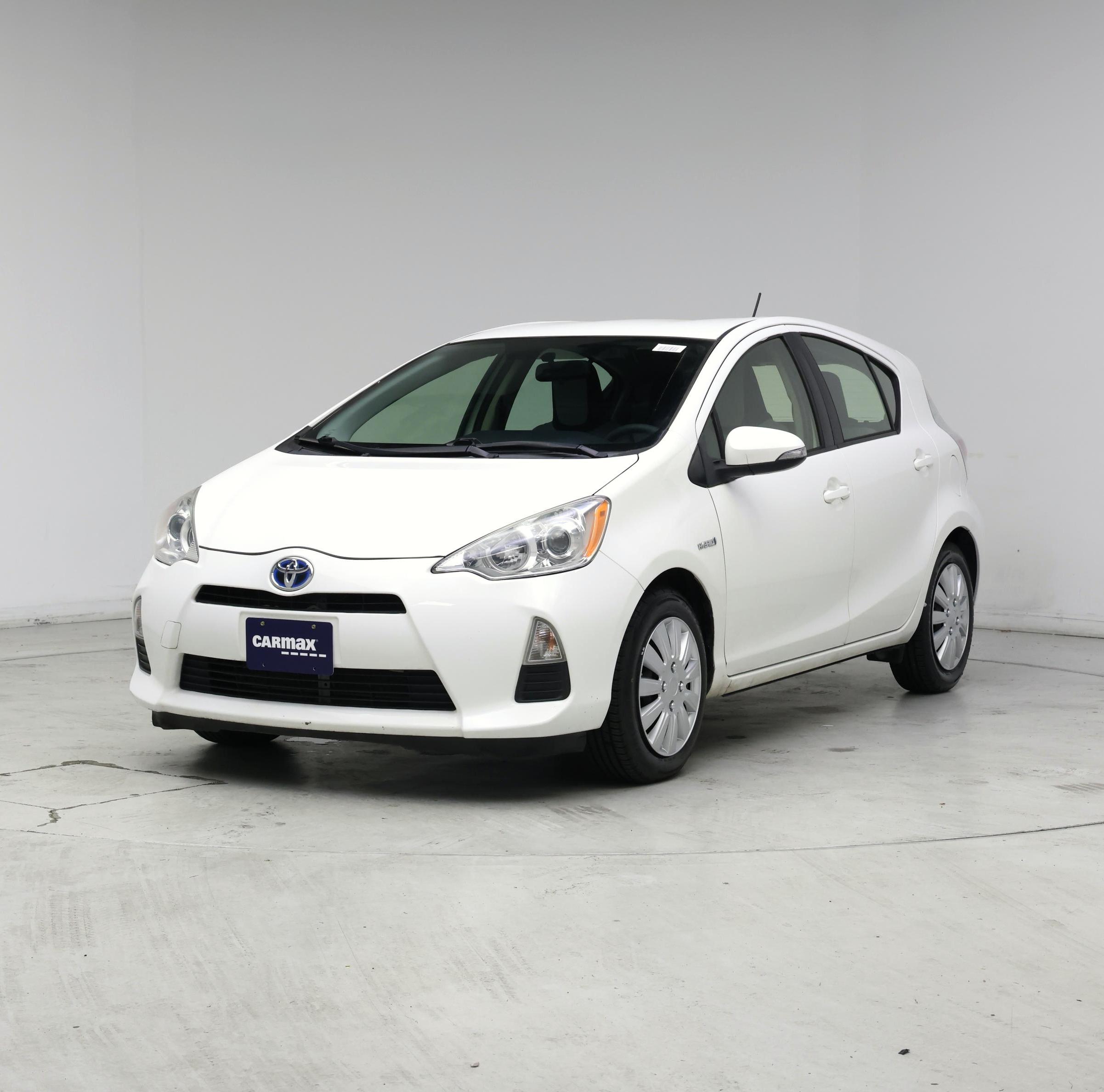 Thumbnail: 2014 Toyota Prius c - 4