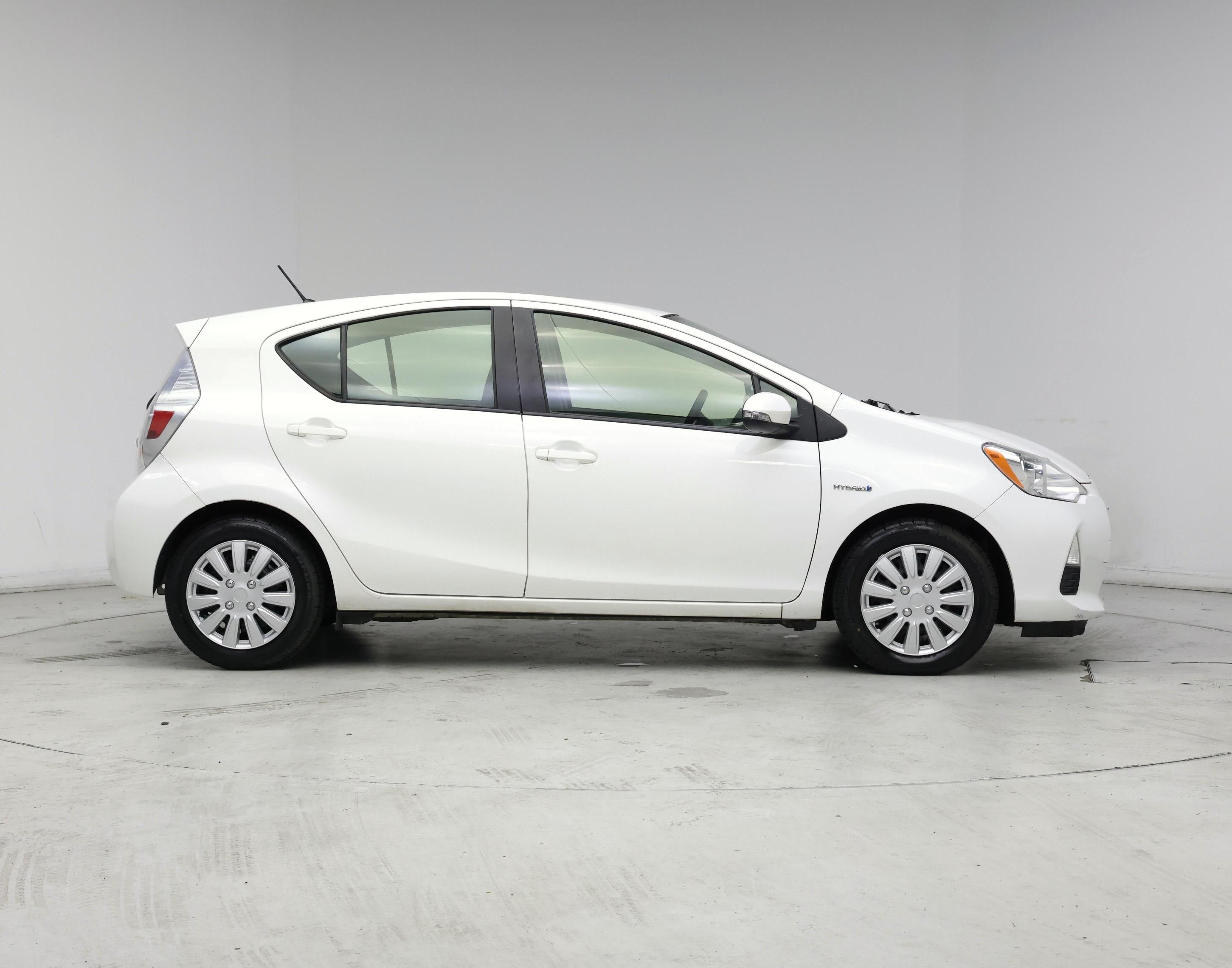 Thumbnail: 2014 Toyota Prius c - 7