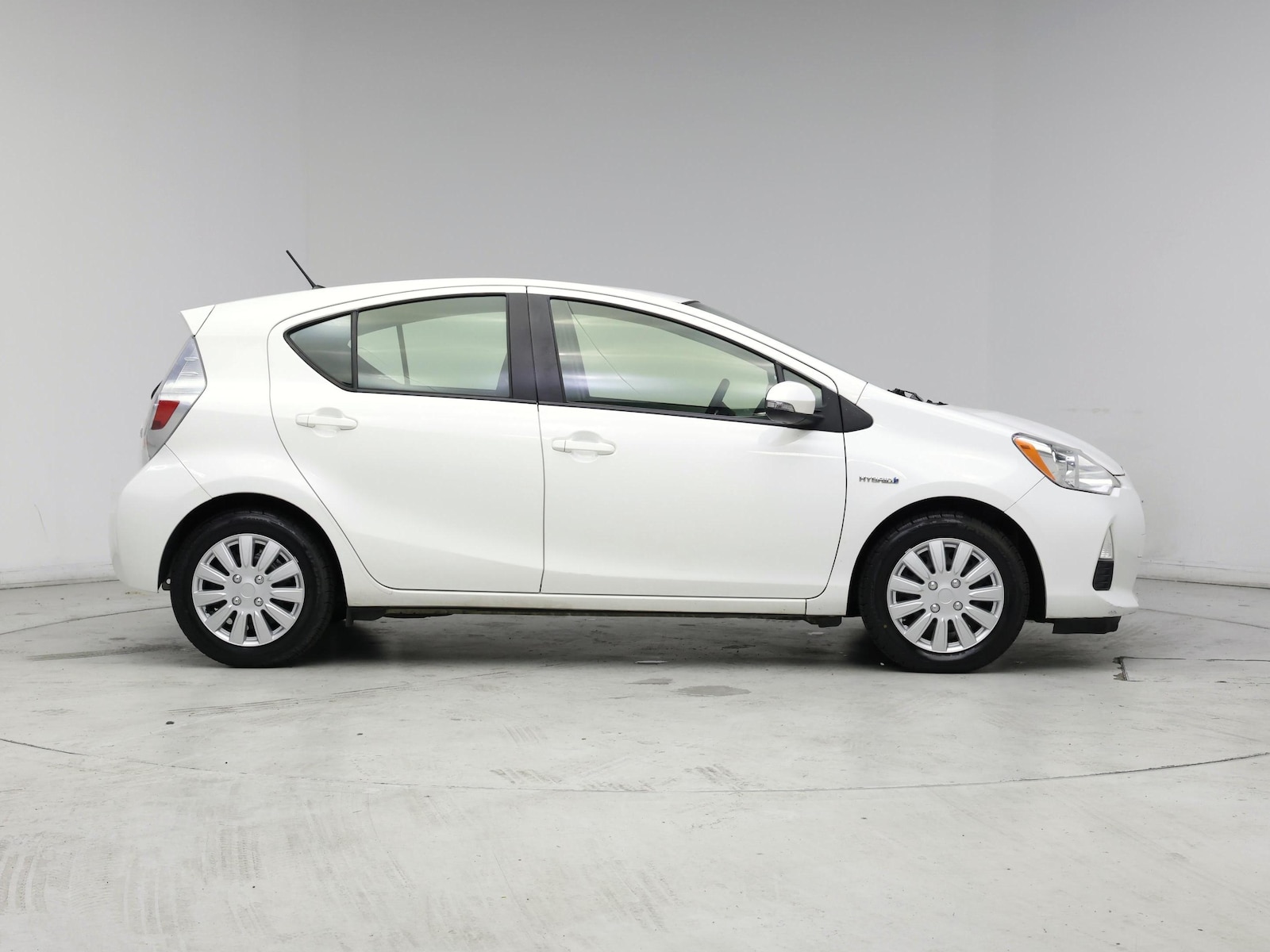 2014 Toyota Prius c One - Photo 8