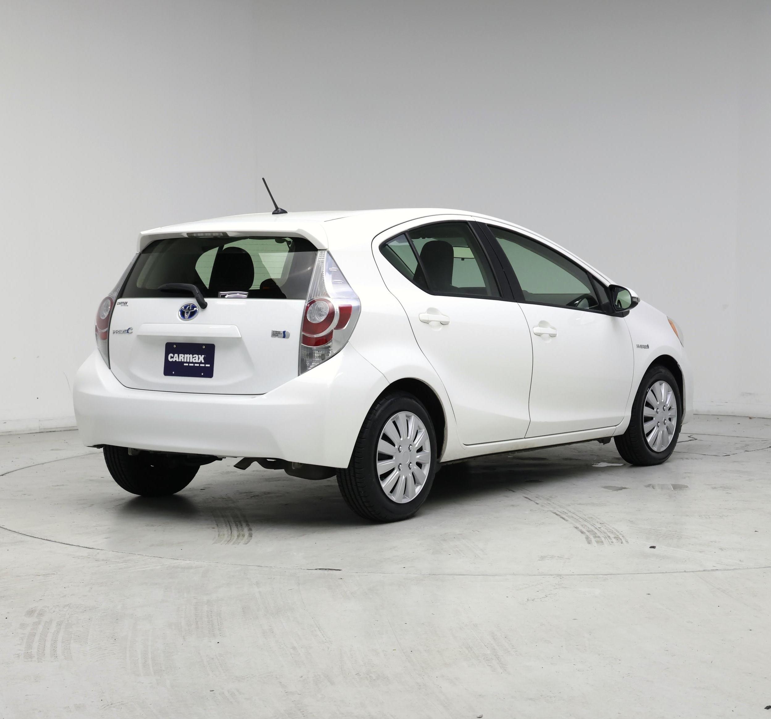 Thumbnail: 2014 Toyota Prius c - 8