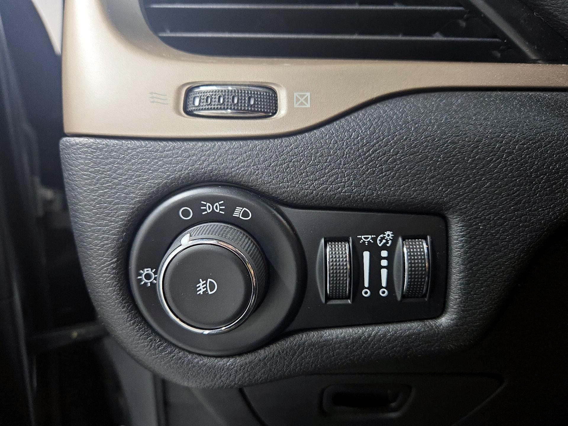 Thumbnail: 2014 Jeep Cherokee - 13