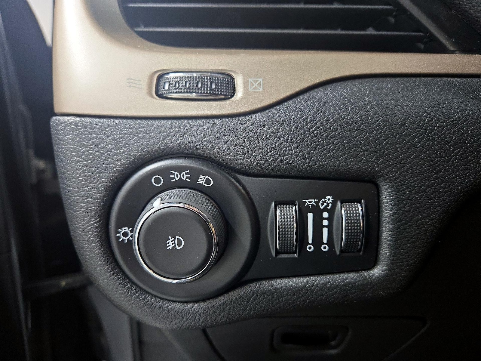 2014 Jeep Cherokee Latitude - Photo 14