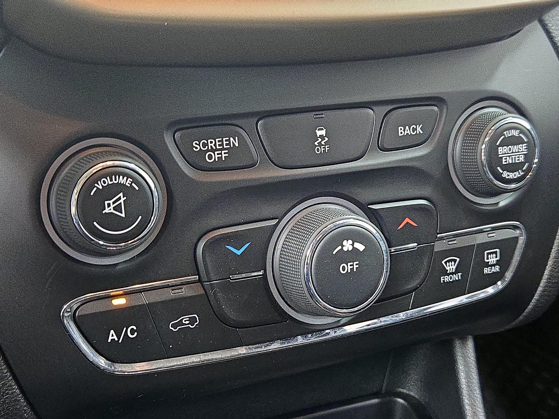 Thumbnail: 2014 Jeep Cherokee - 16