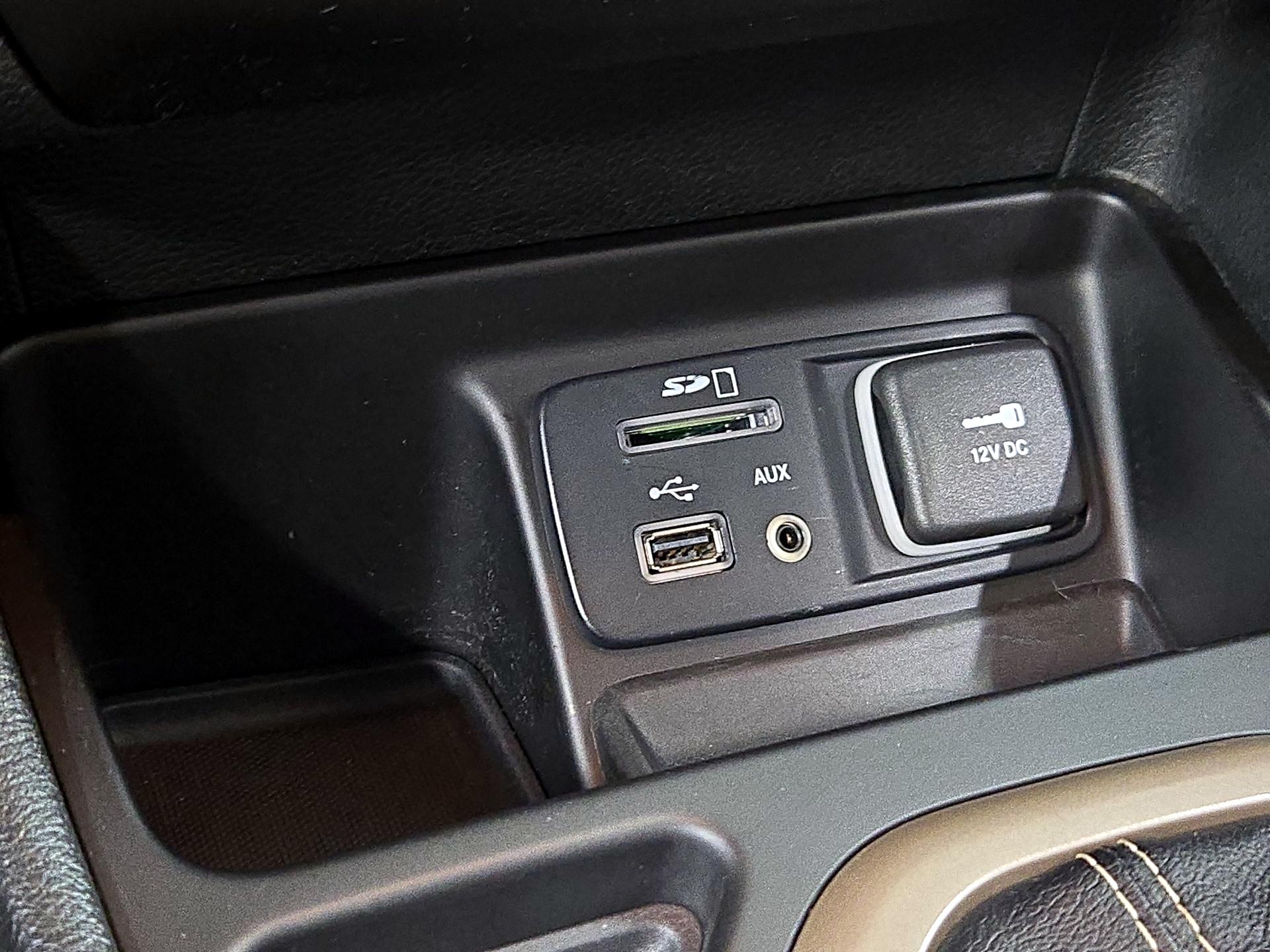Thumbnail: 2014 Jeep Cherokee - 18