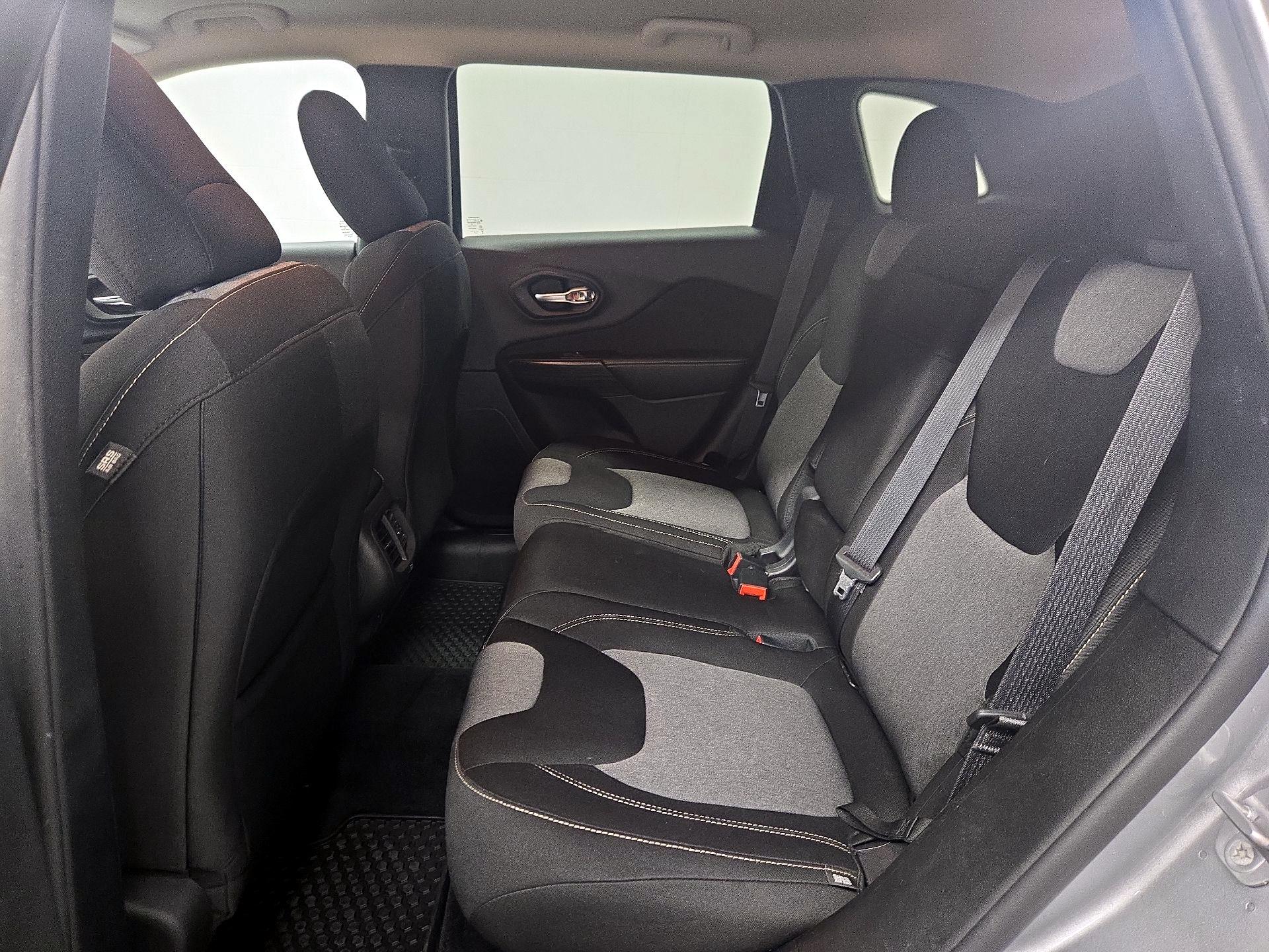 Thumbnail: 2014 Jeep Cherokee - 19