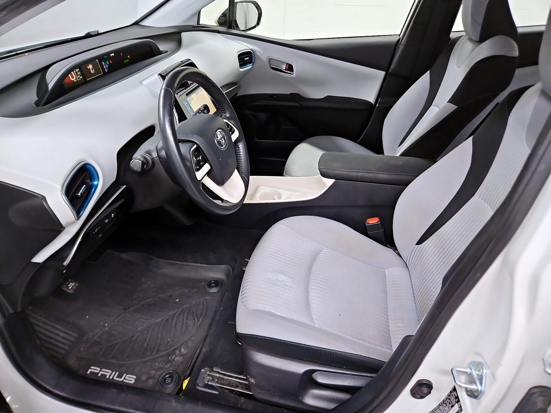 Thumbnail: 2017 Toyota Prius - 11