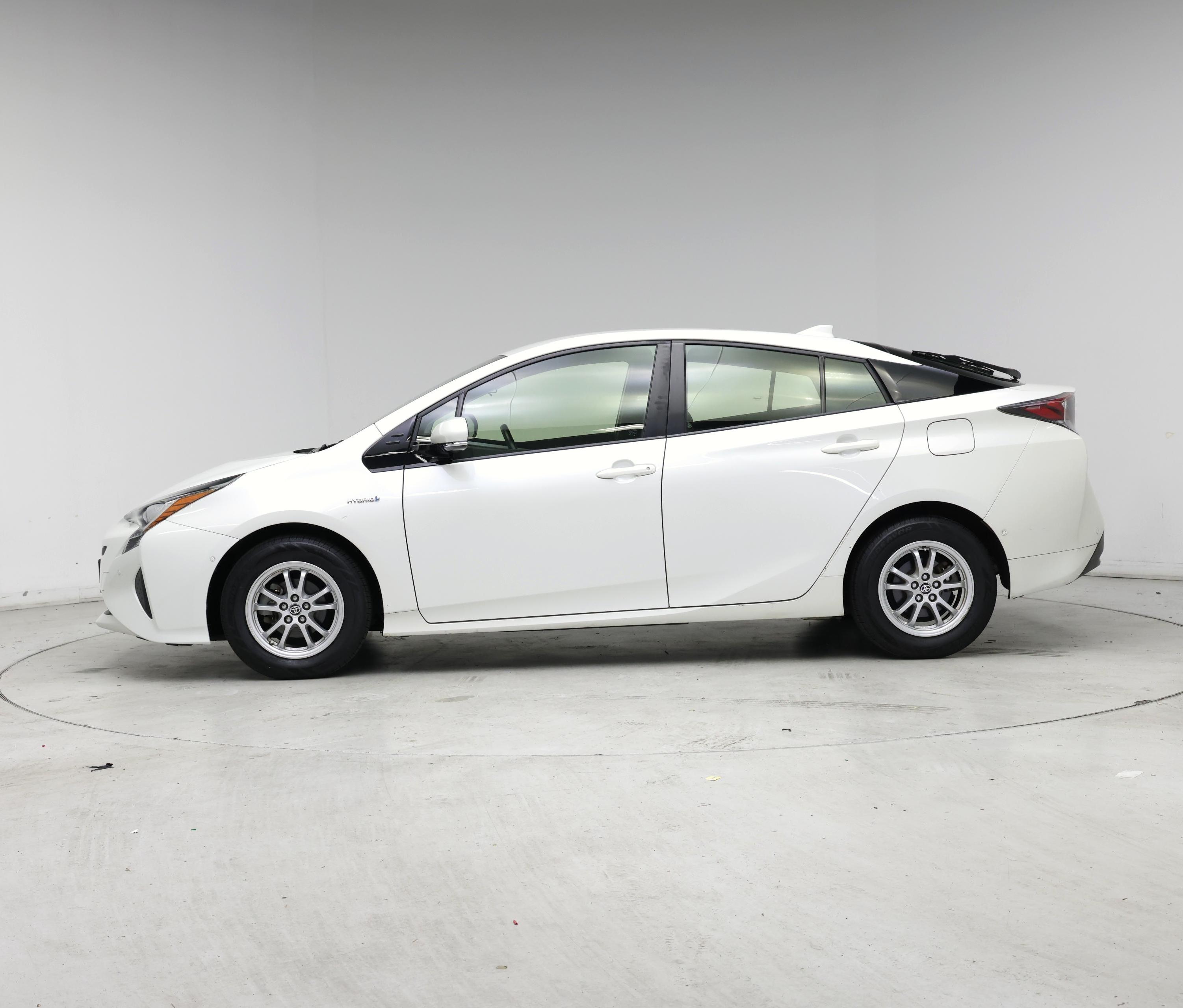 Thumbnail: 2017 Toyota Prius - 3