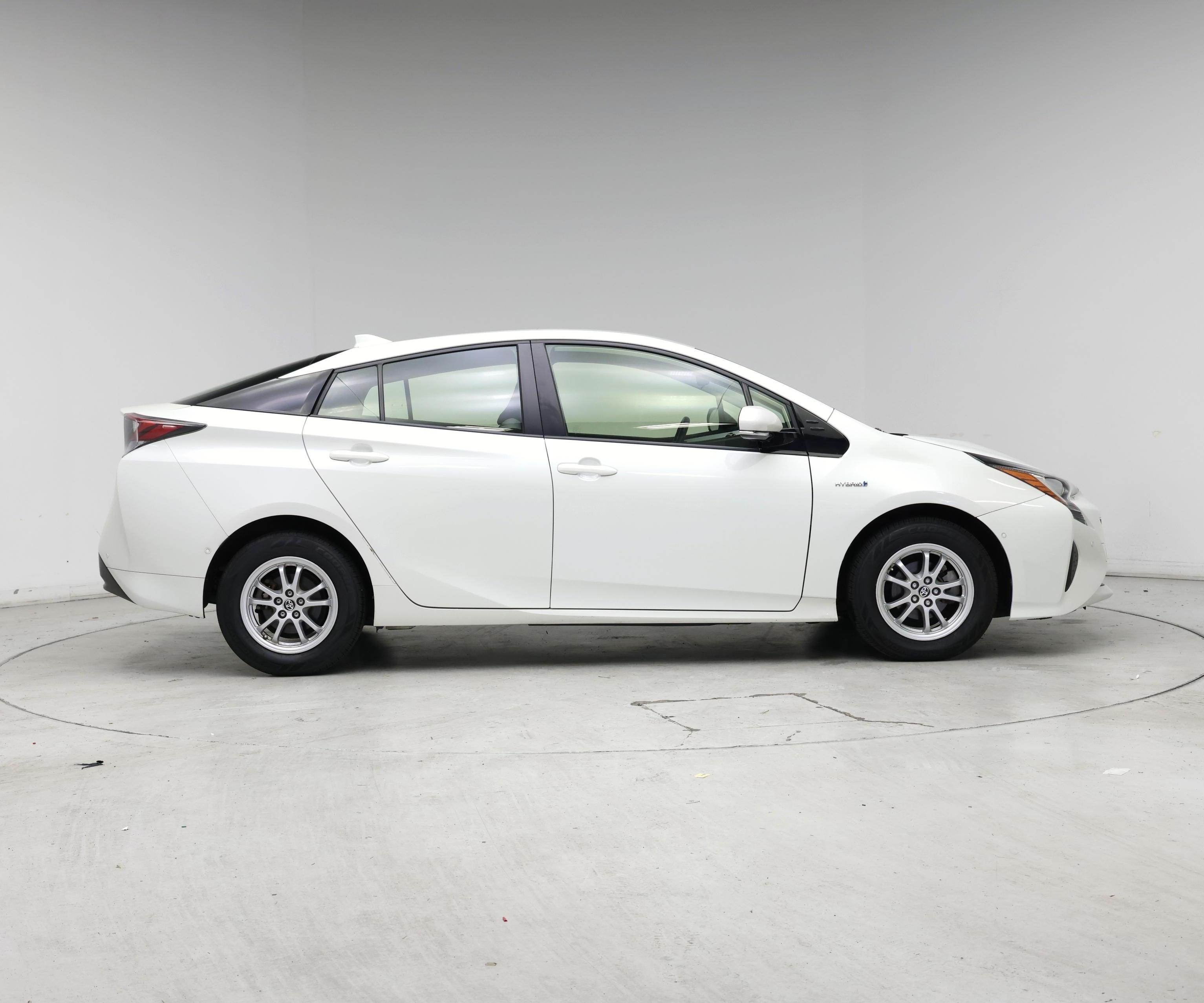 Thumbnail: 2017 Toyota Prius - 7