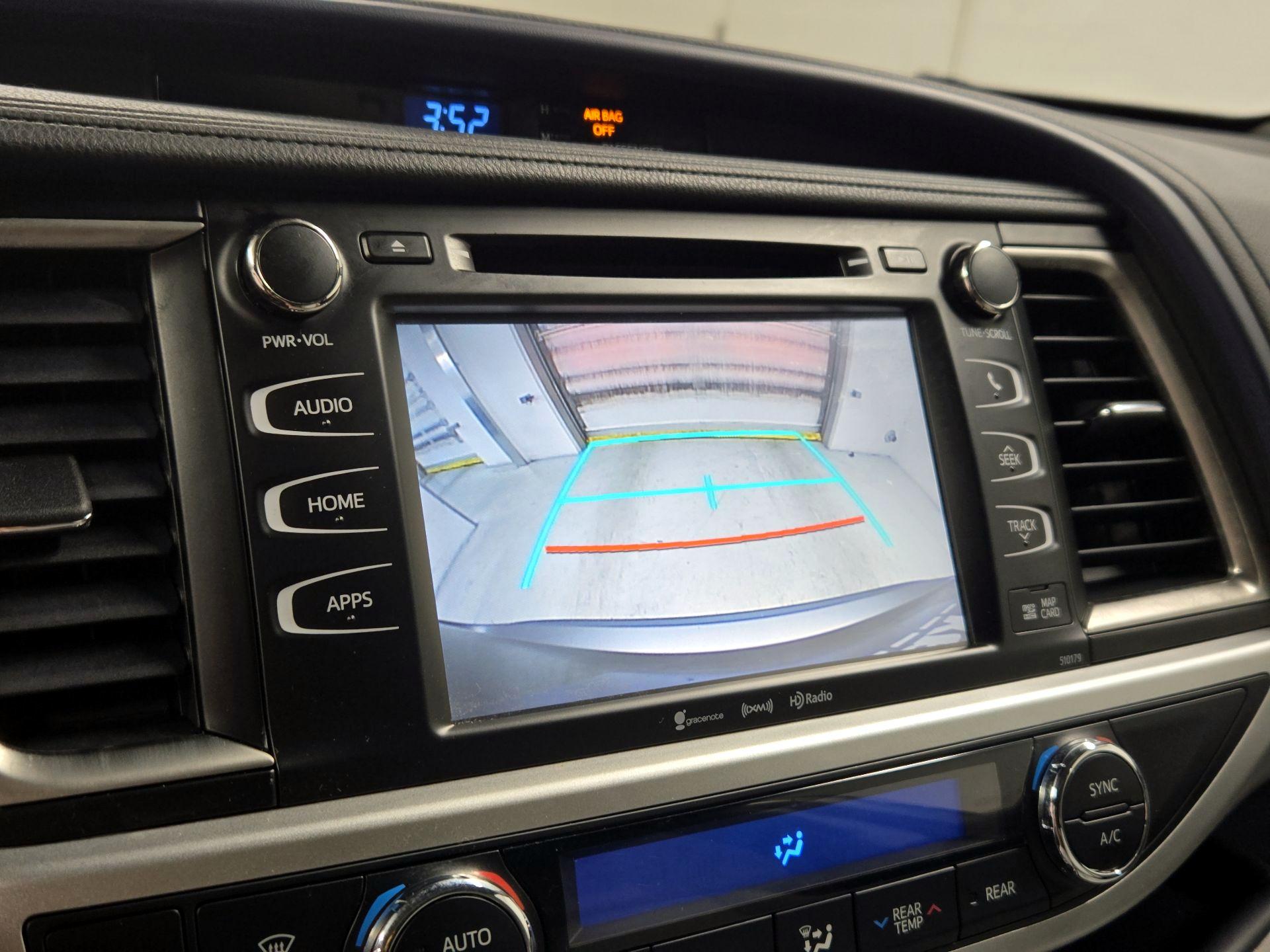 Thumbnail: 2018 Toyota Highlander - 15