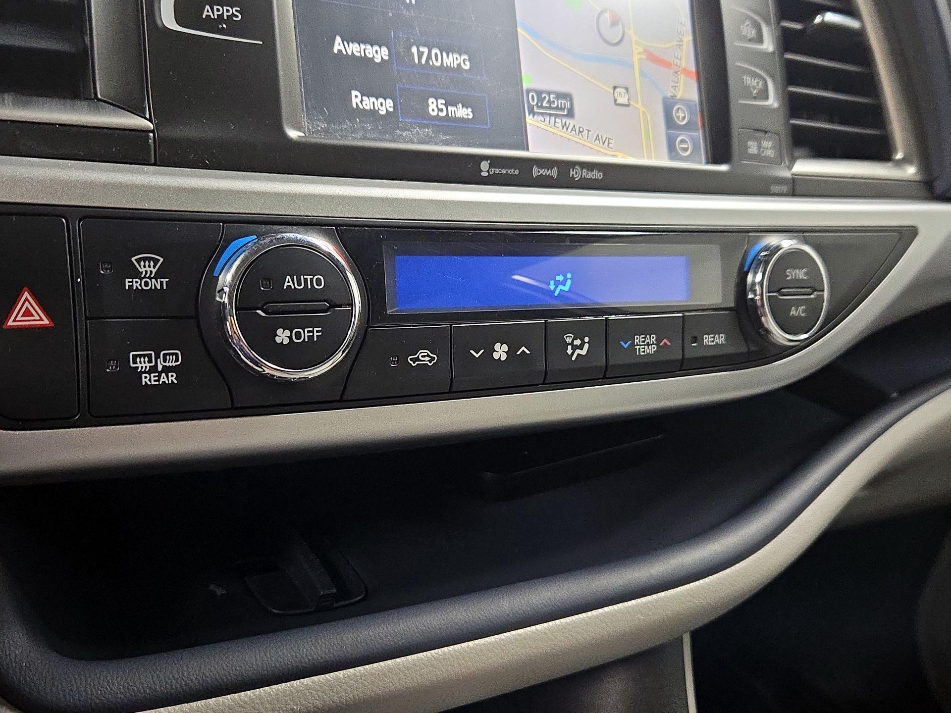 Thumbnail: 2018 Toyota Highlander - 17