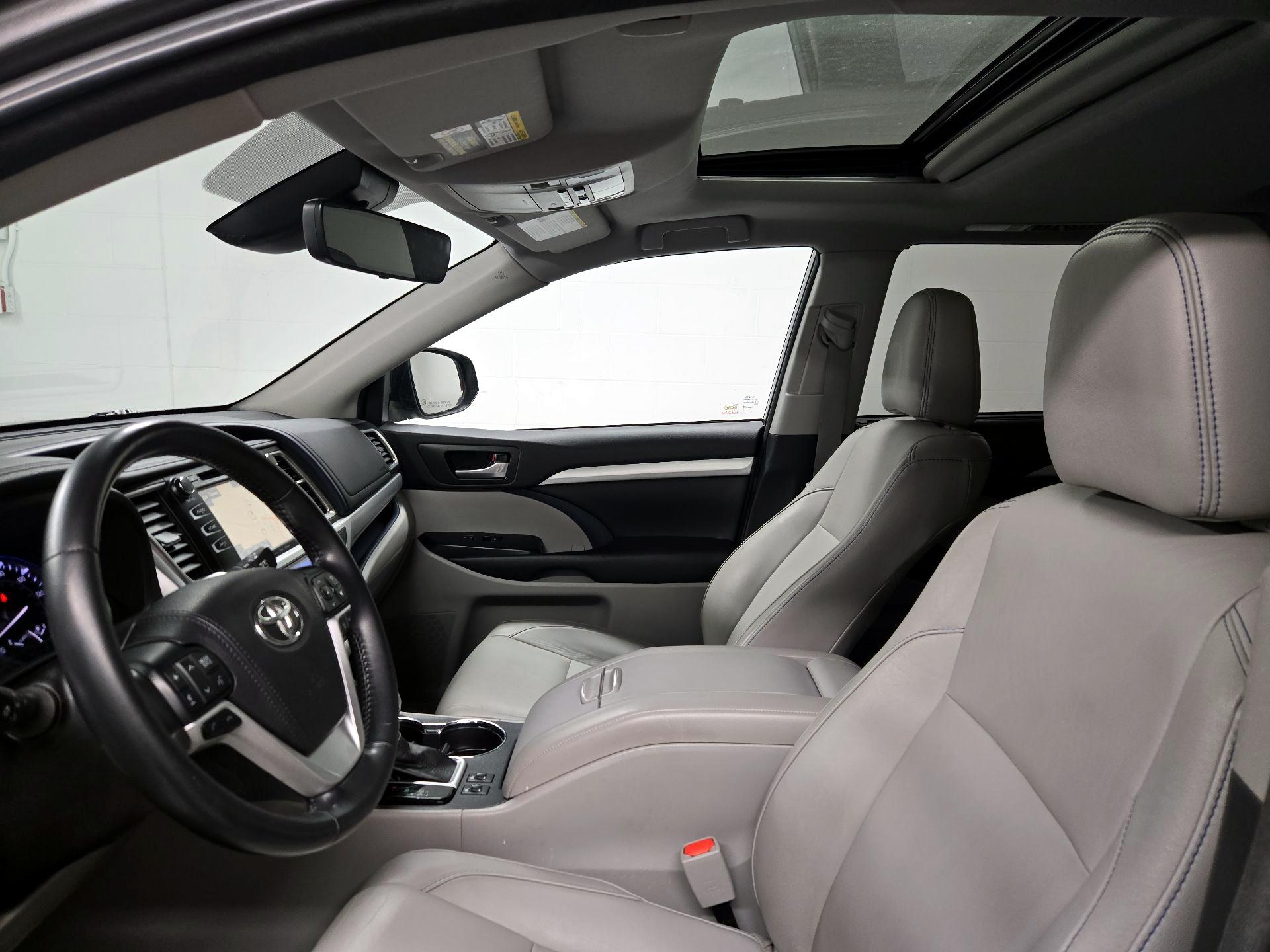 Thumbnail: 2018 Toyota Highlander - 20