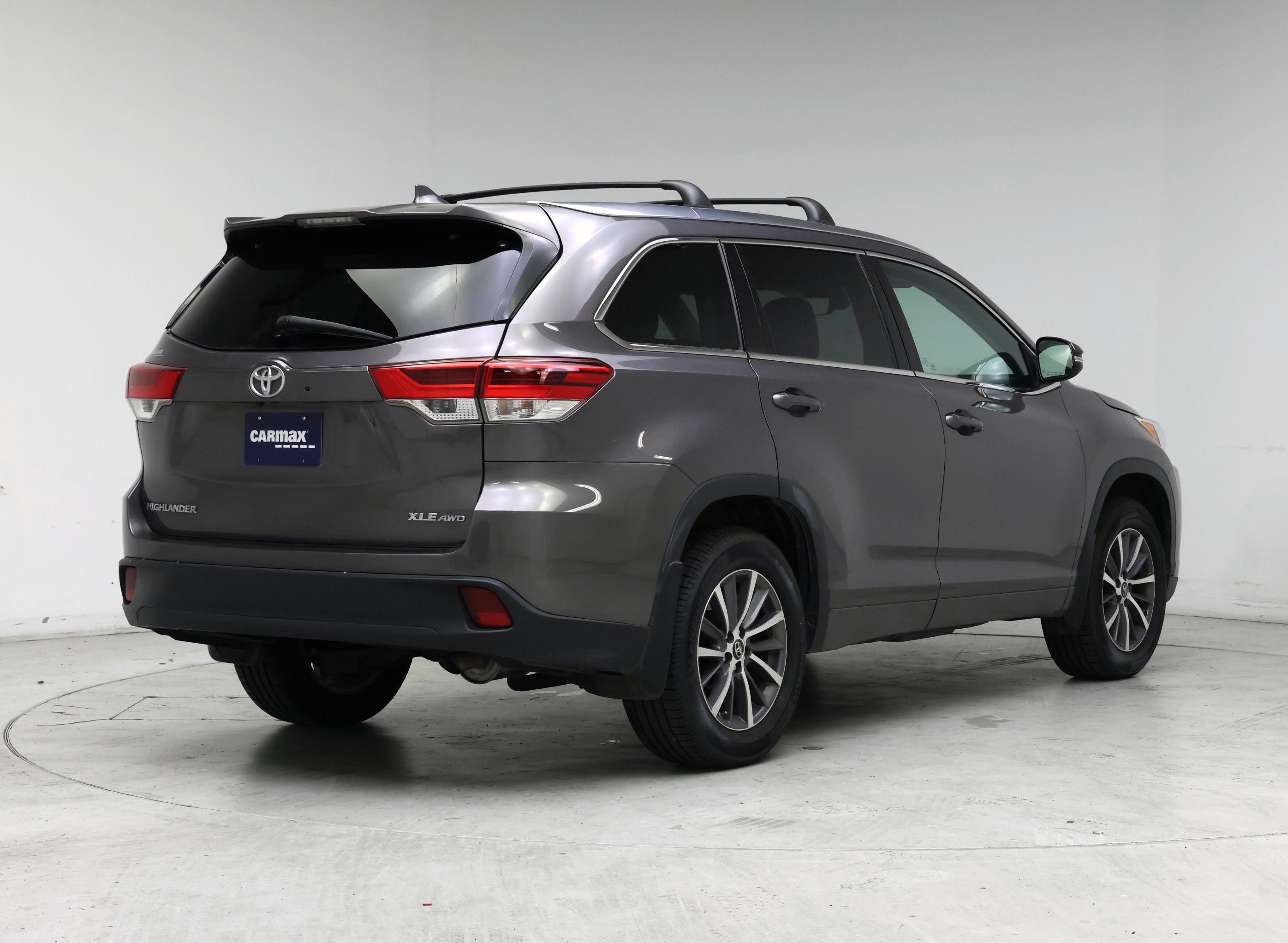 Thumbnail: 2018 Toyota Highlander - 8