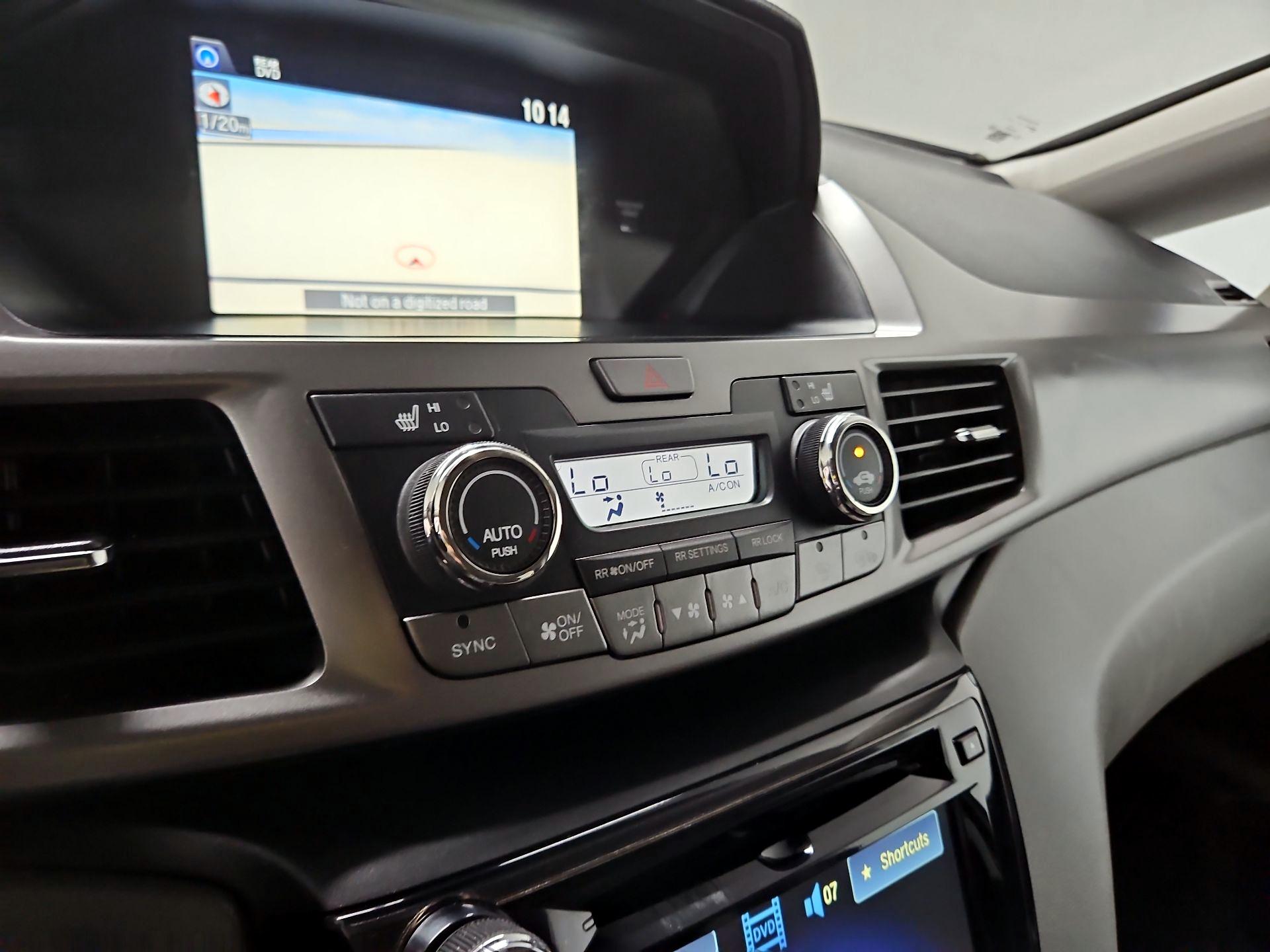 Thumbnail: 2016 Honda Odyssey - 17