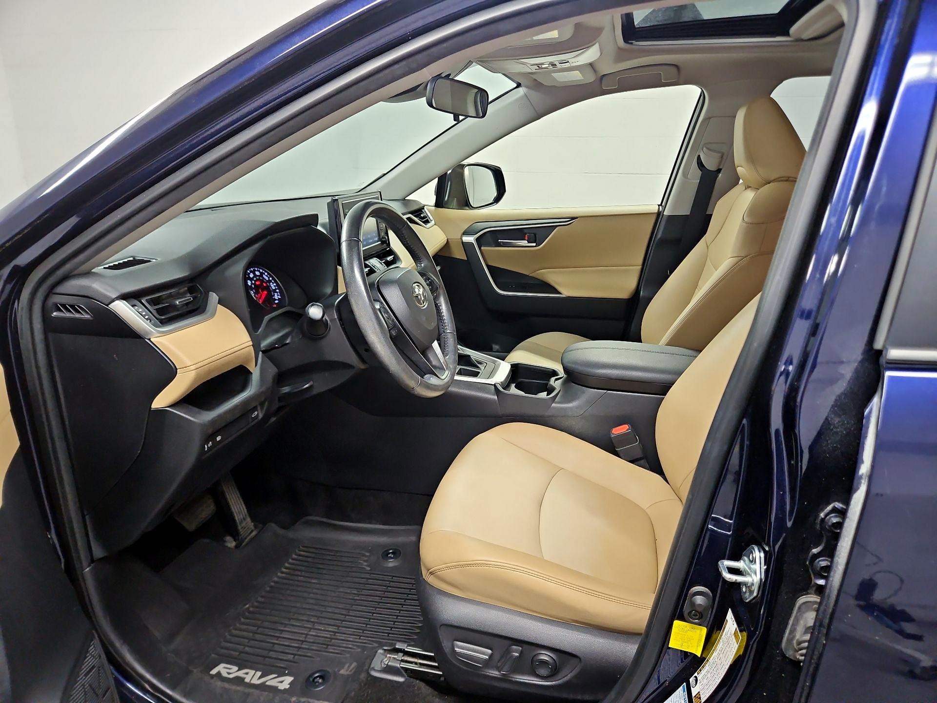 Thumbnail: 2019 Toyota RAV4 - 11