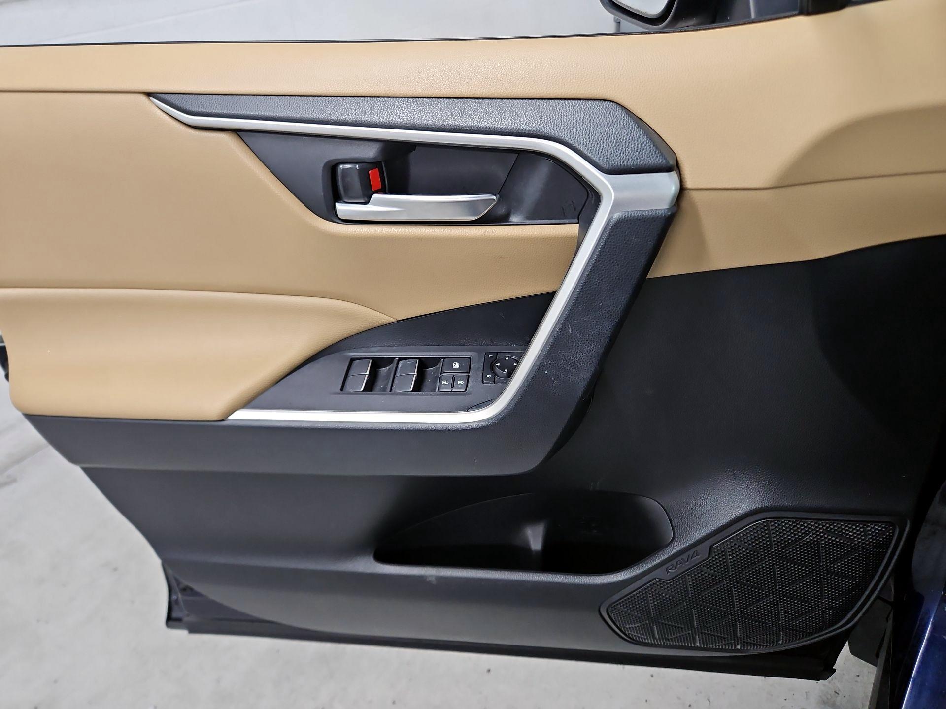 Thumbnail: 2019 Toyota RAV4 - 12