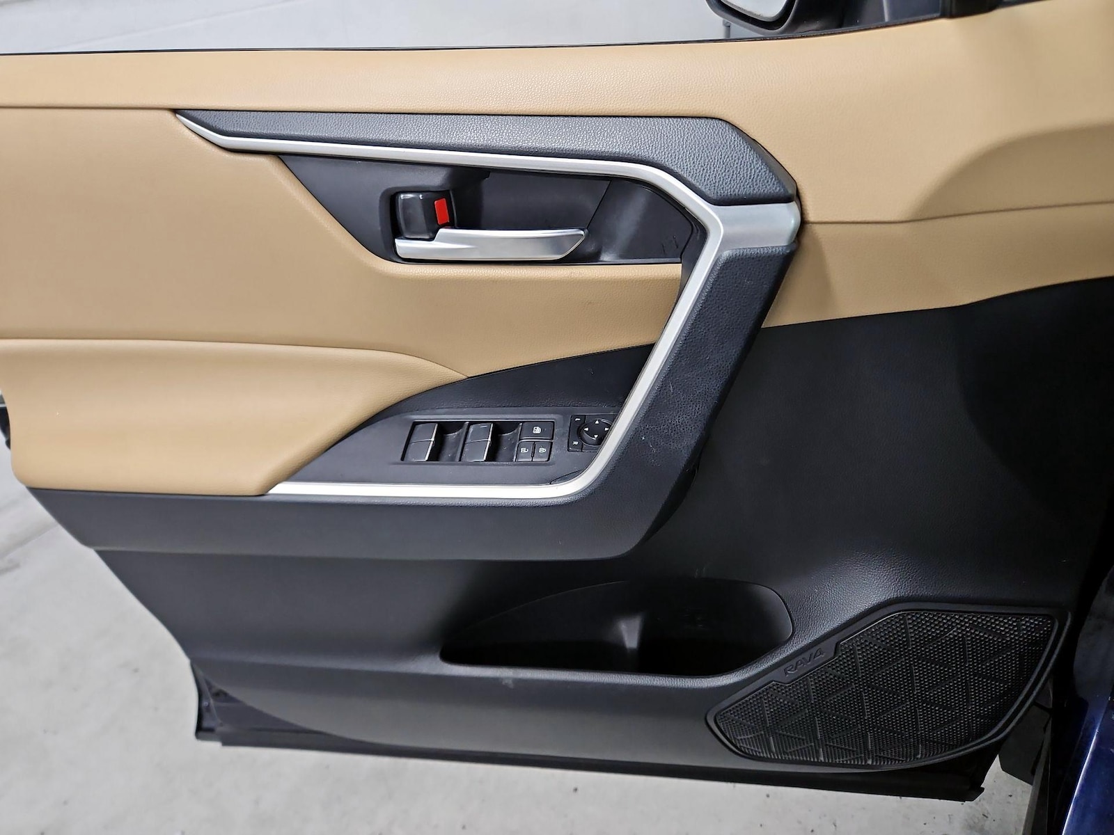 2019 Toyota RAV4 XLE Premium - Photo 13