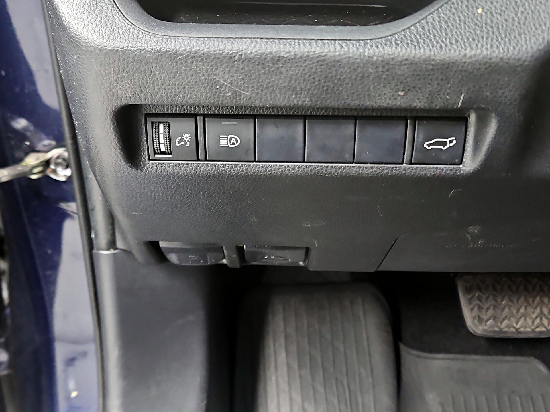 Thumbnail: 2019 Toyota RAV4 - 13