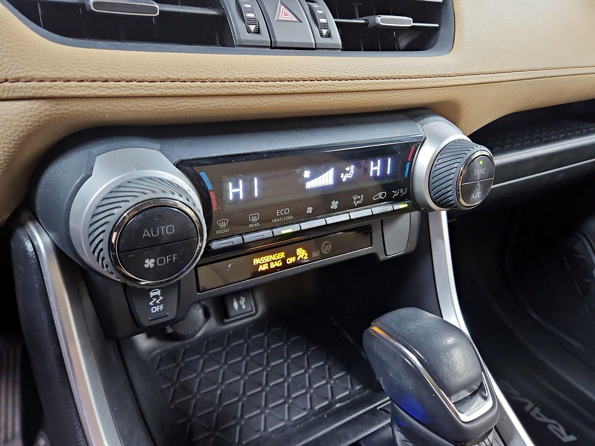 Thumbnail: 2019 Toyota RAV4 - 16