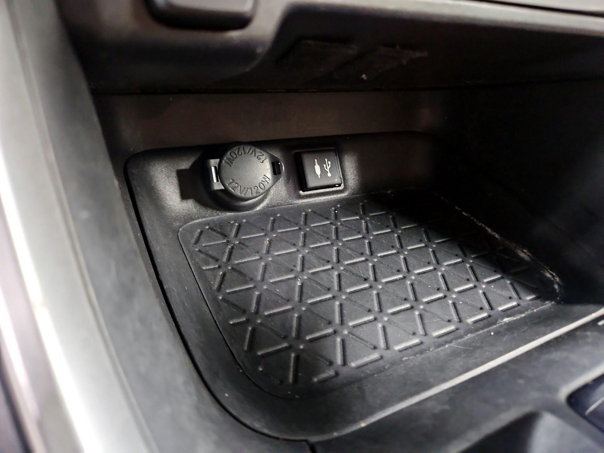 Thumbnail: 2019 Toyota RAV4 - 17