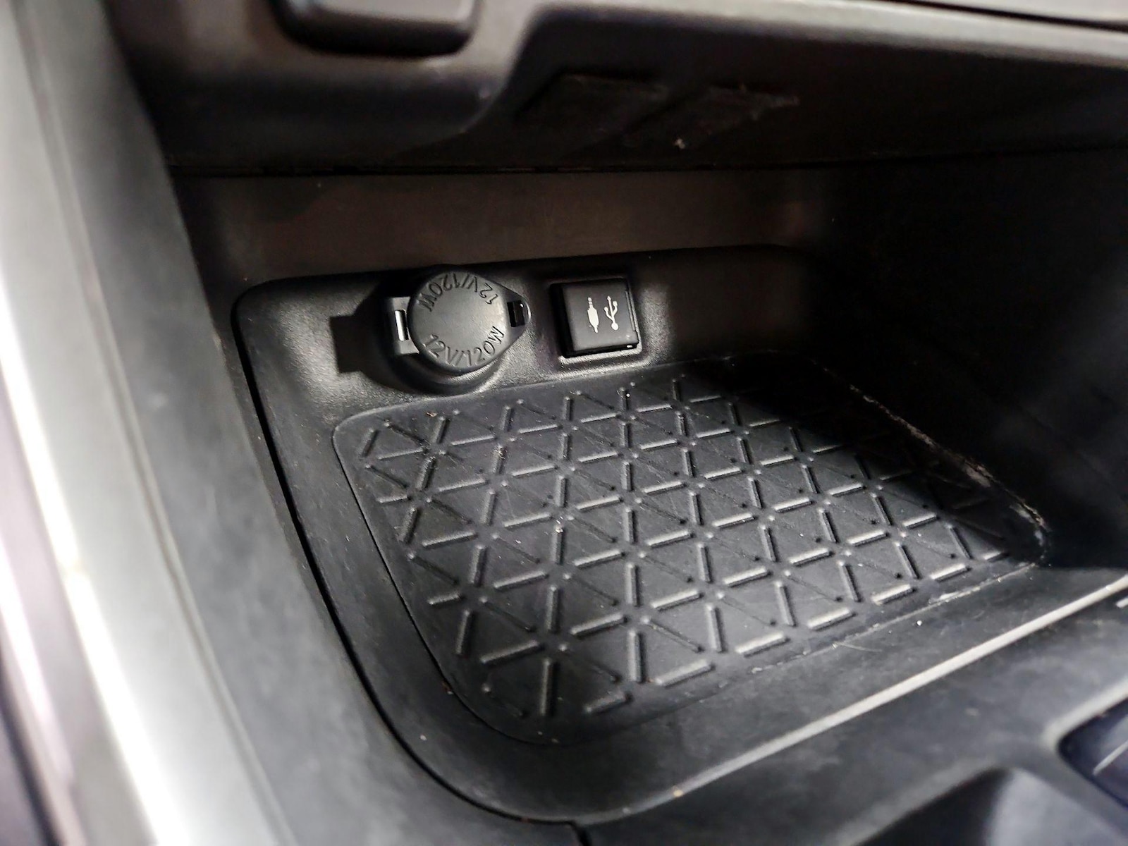 2019 Toyota RAV4 XLE Premium - Photo 18