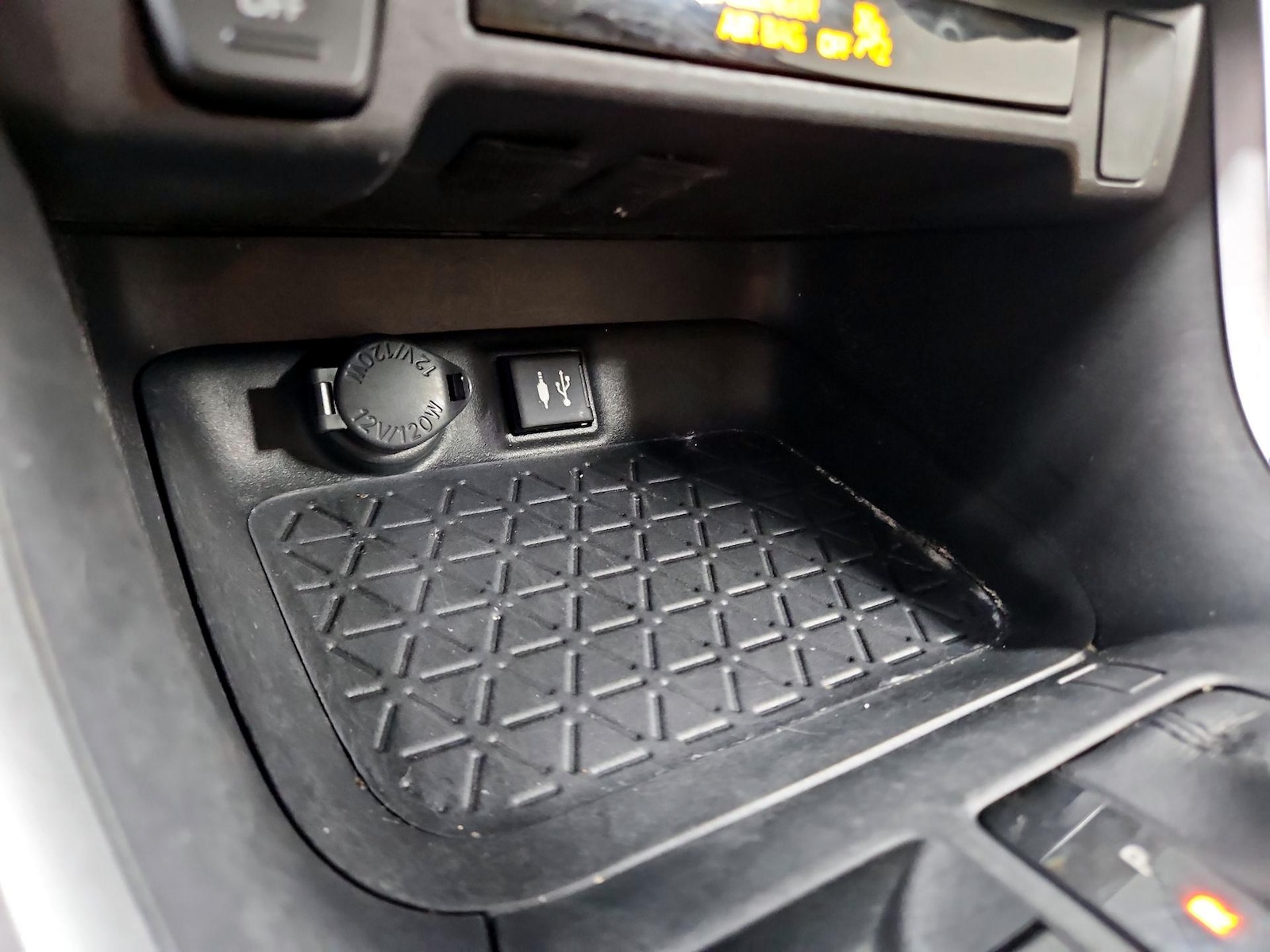2019 Toyota RAV4 XLE Premium - Photo 19