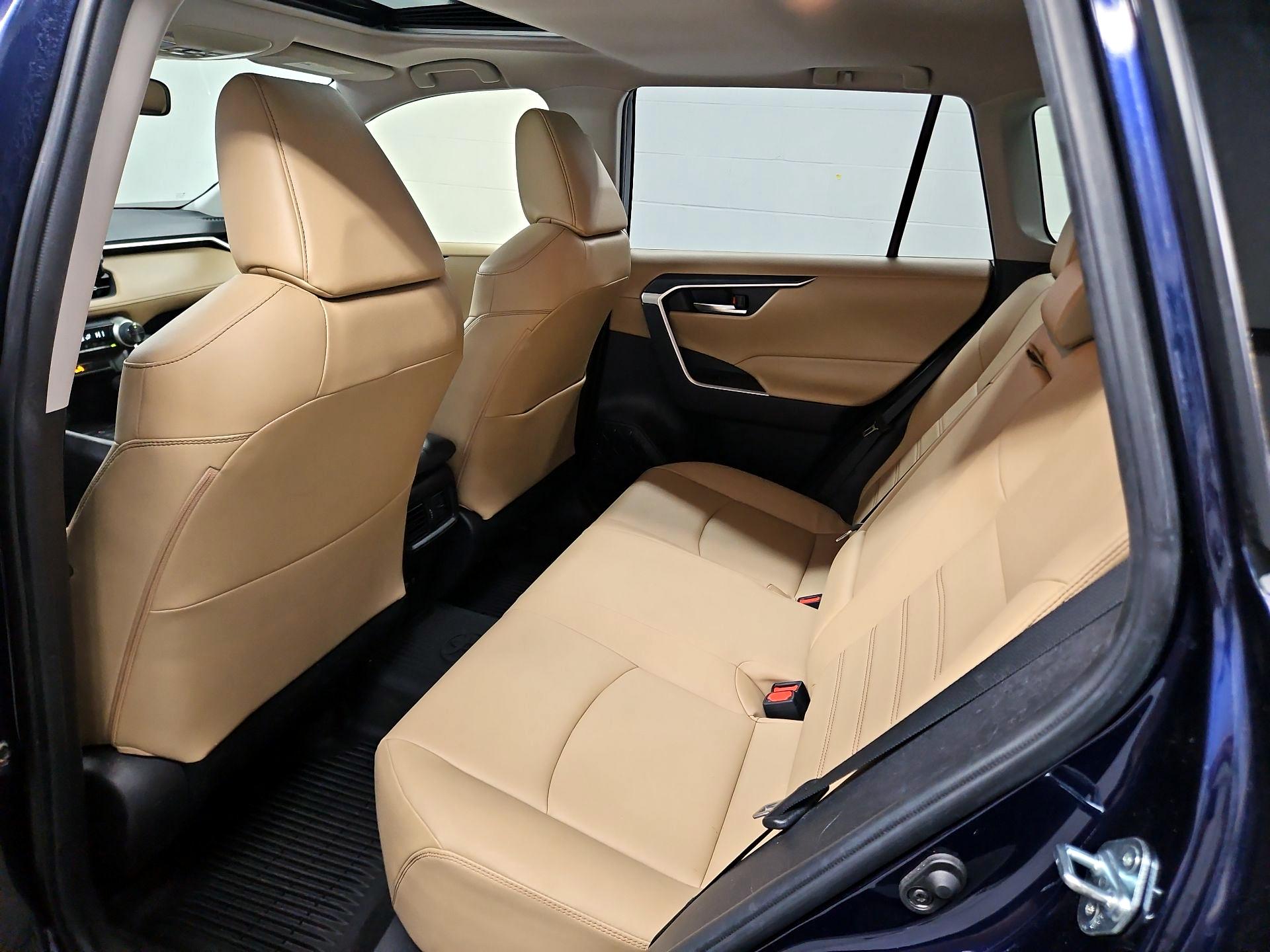 Thumbnail: 2019 Toyota RAV4 - 20
