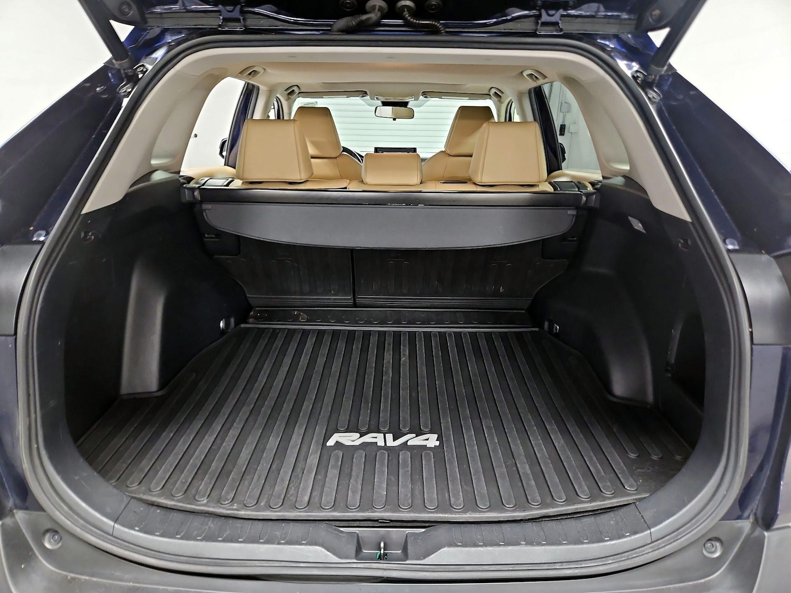 2019 Toyota RAV4 XLE Premium - Photo 22