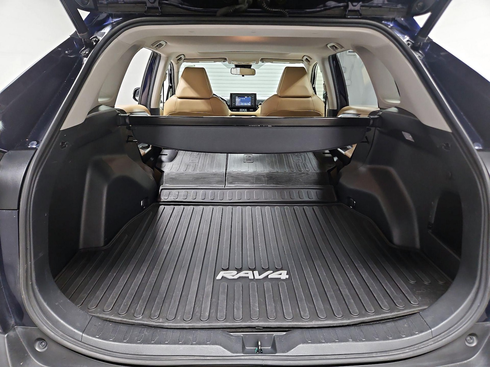 2019 Toyota RAV4 XLE Premium - Photo 23