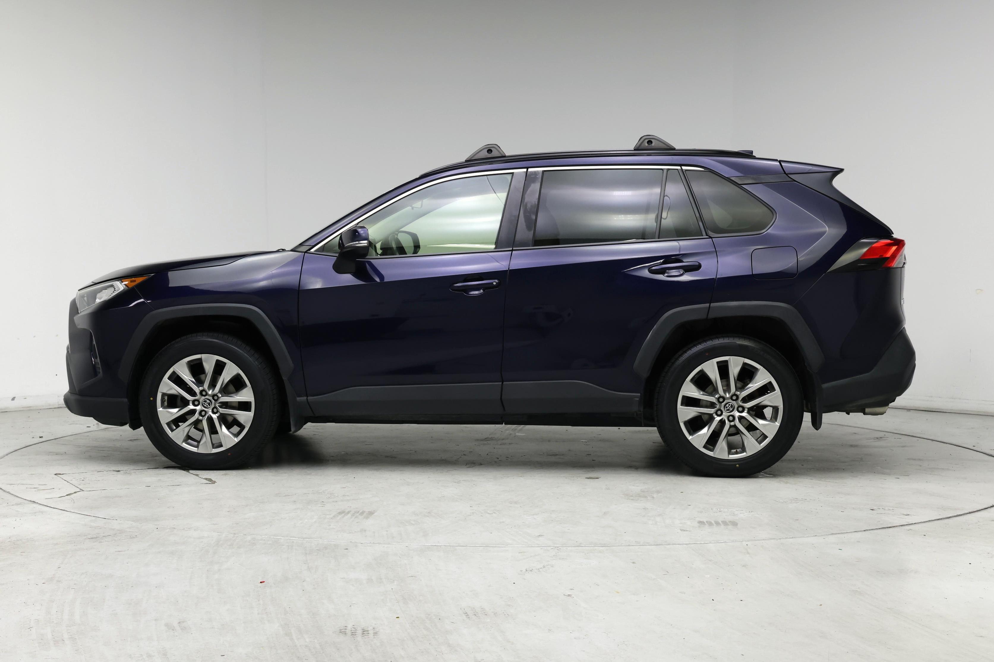 Thumbnail: 2019 Toyota RAV4 - 3