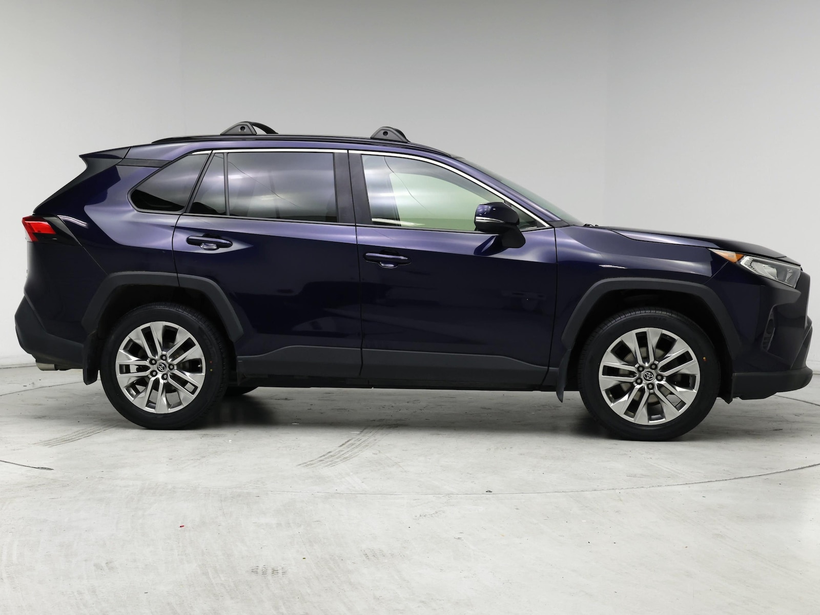 2019 Toyota RAV4 XLE Premium - Photo 8