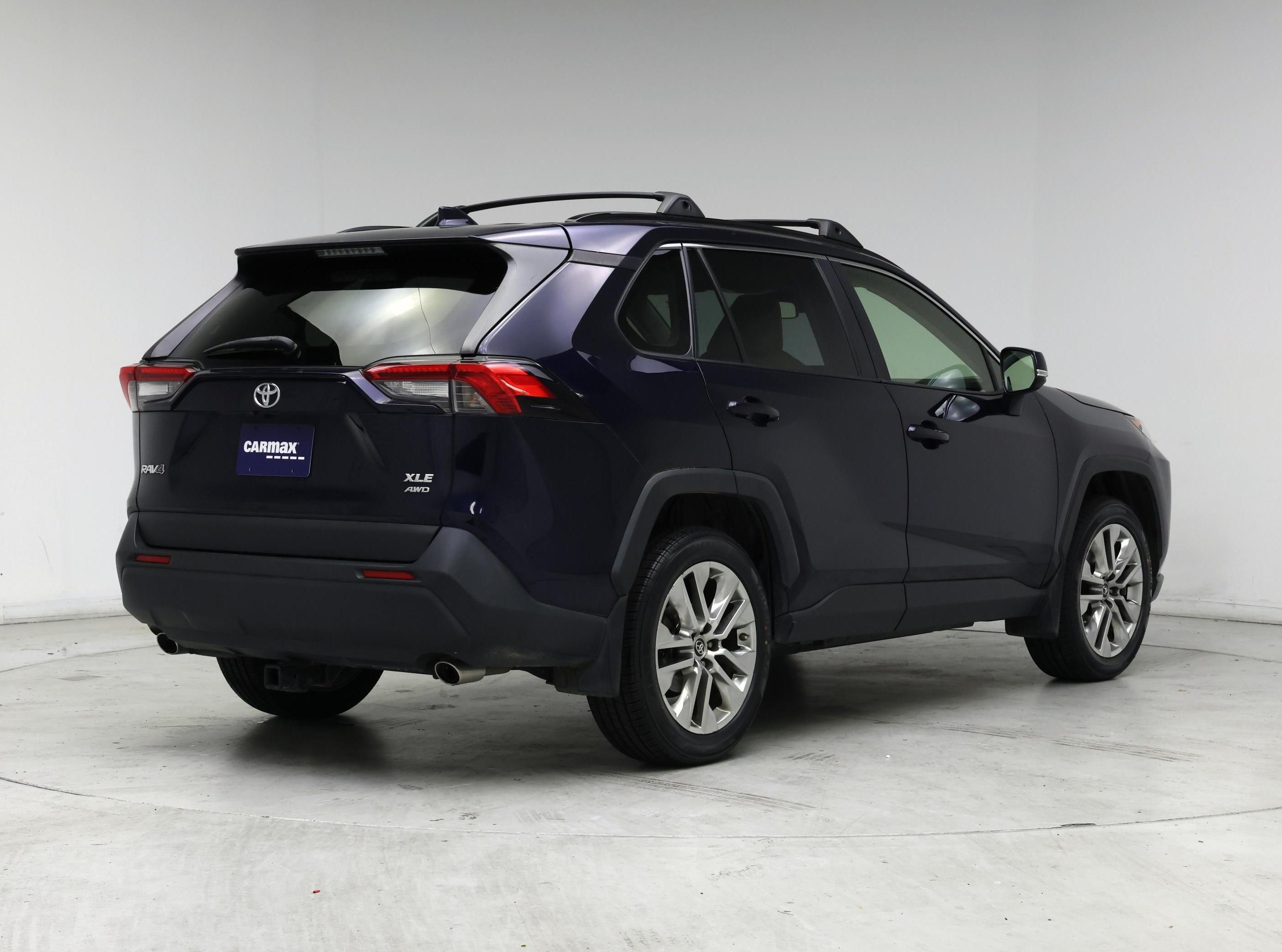 Thumbnail: 2019 Toyota RAV4 - 8