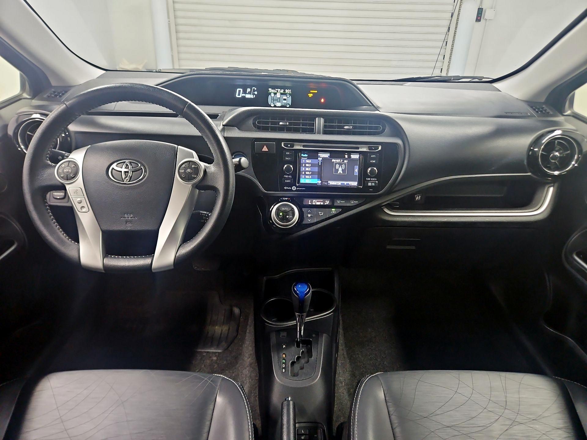 Thumbnail: 2015 Toyota Prius c - 9