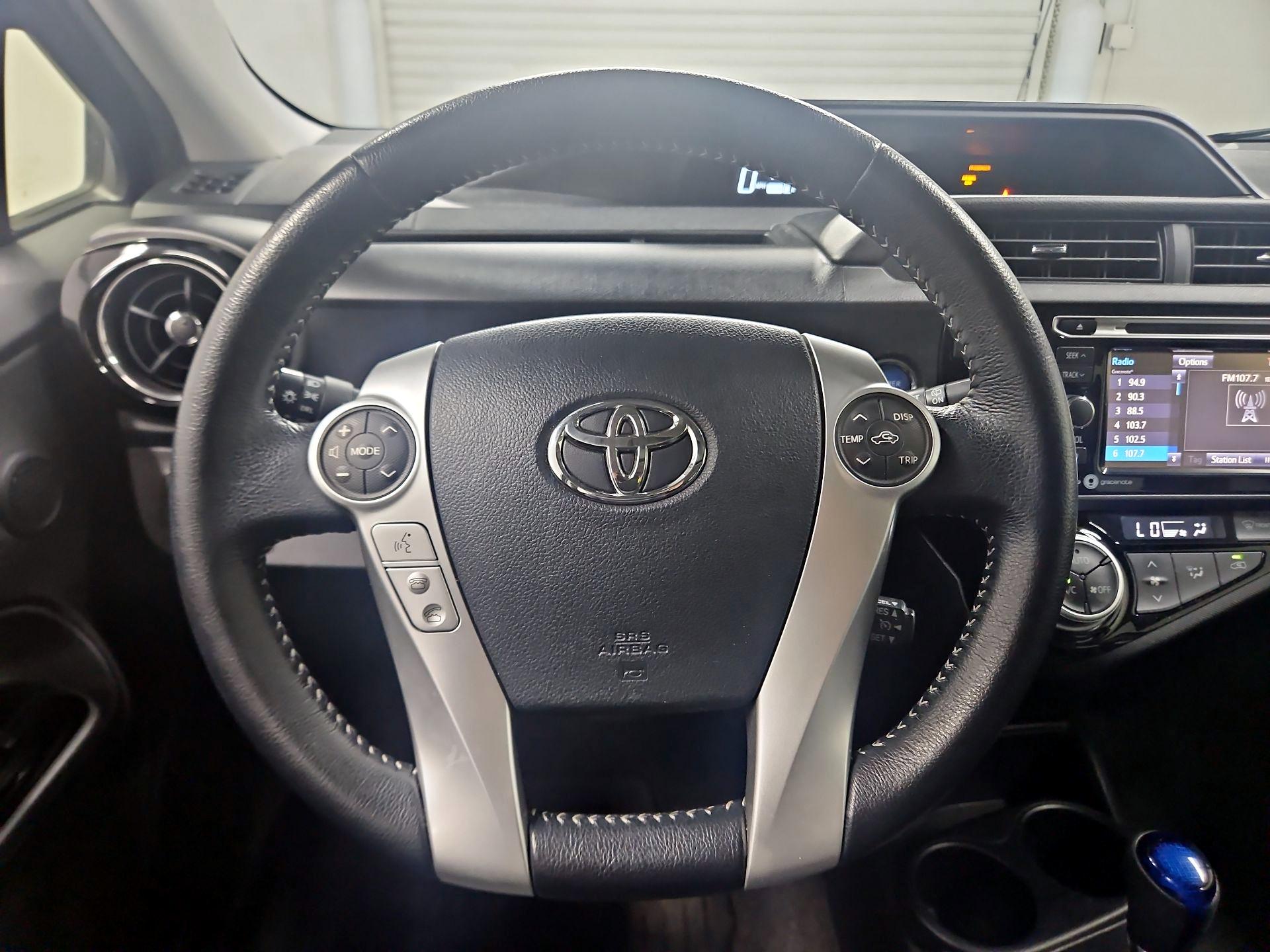 Thumbnail: 2015 Toyota Prius c - 10