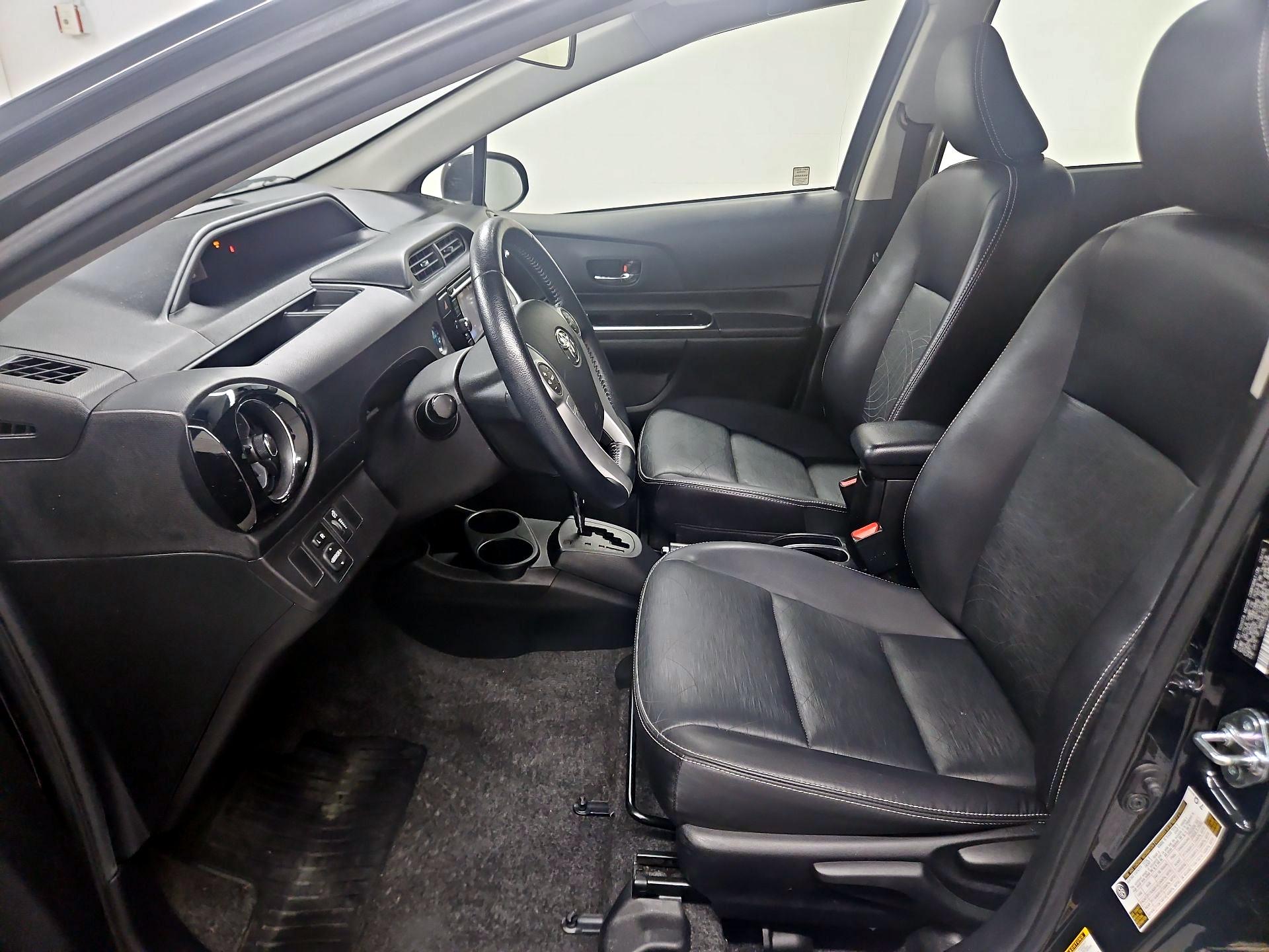 Thumbnail: 2015 Toyota Prius c - 11