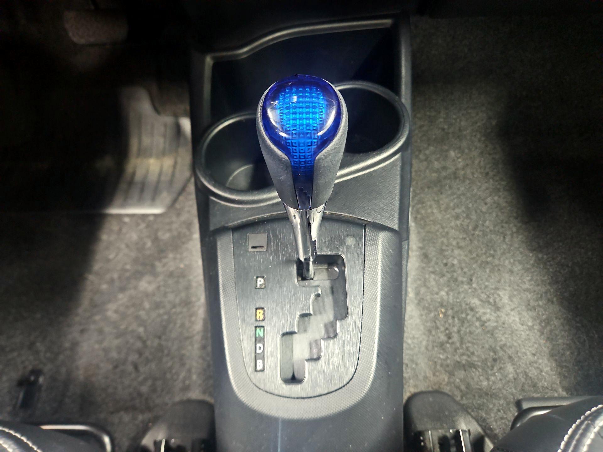 Thumbnail: 2015 Toyota Prius c - 17