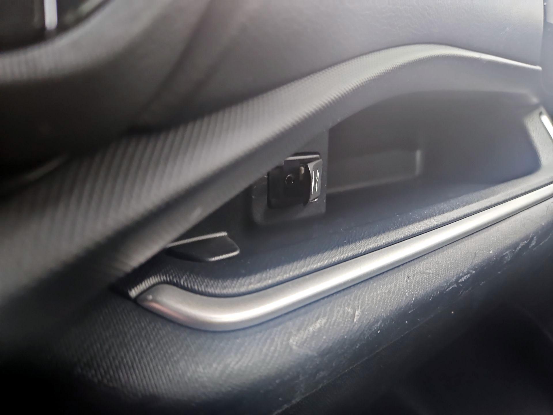 Thumbnail: 2015 Toyota Prius c - 18