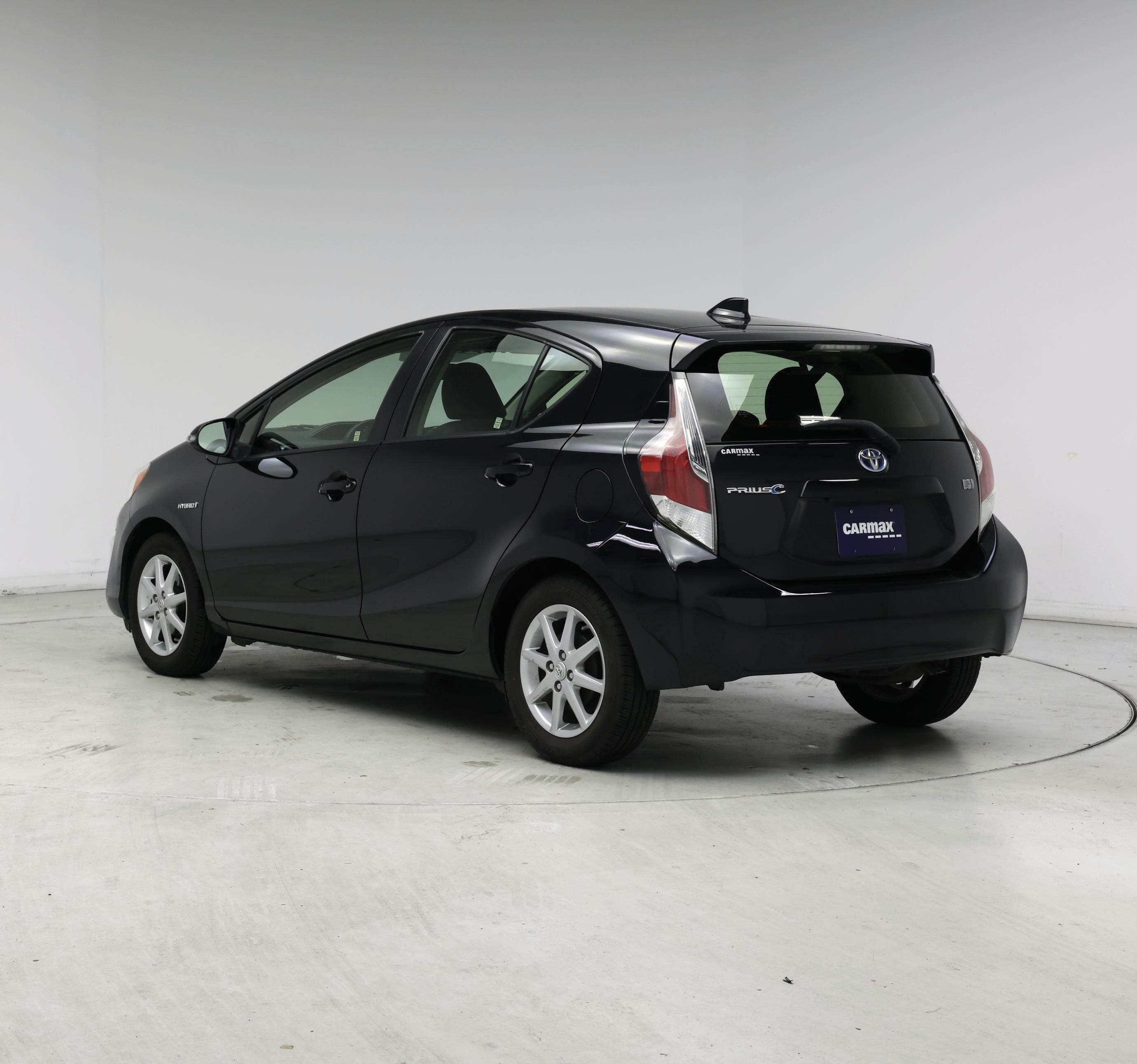 Thumbnail: 2015 Toyota Prius c - 2