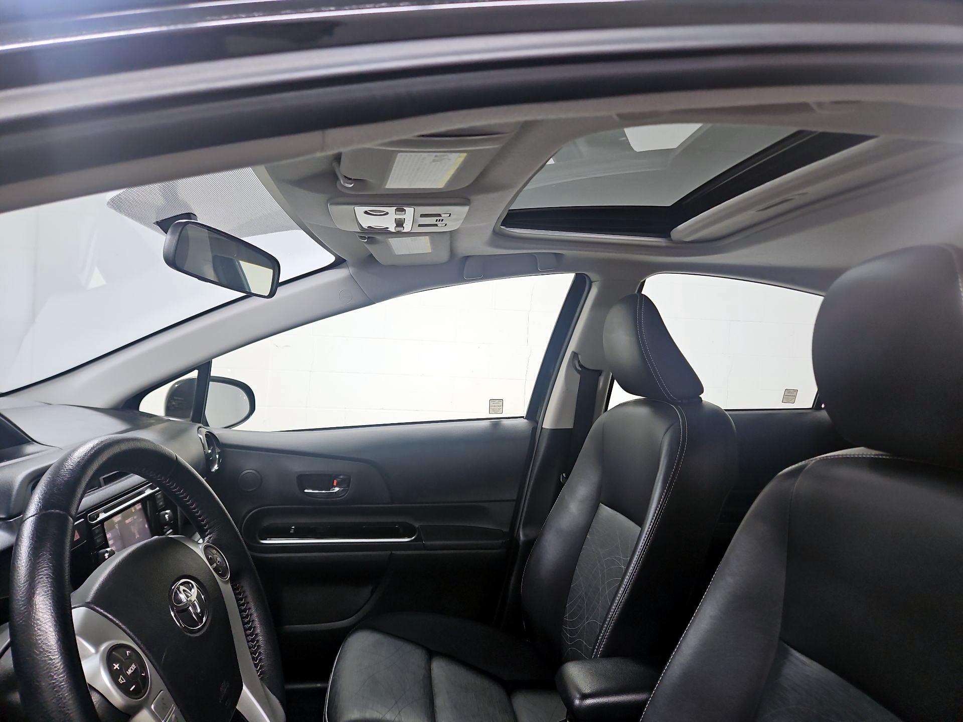 Thumbnail: 2015 Toyota Prius c - 19
