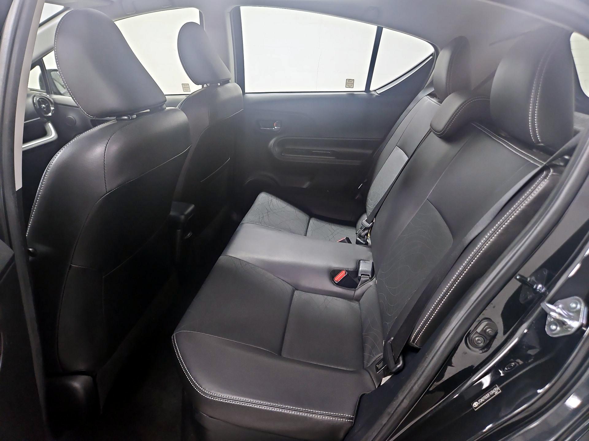 Thumbnail: 2015 Toyota Prius c - 20