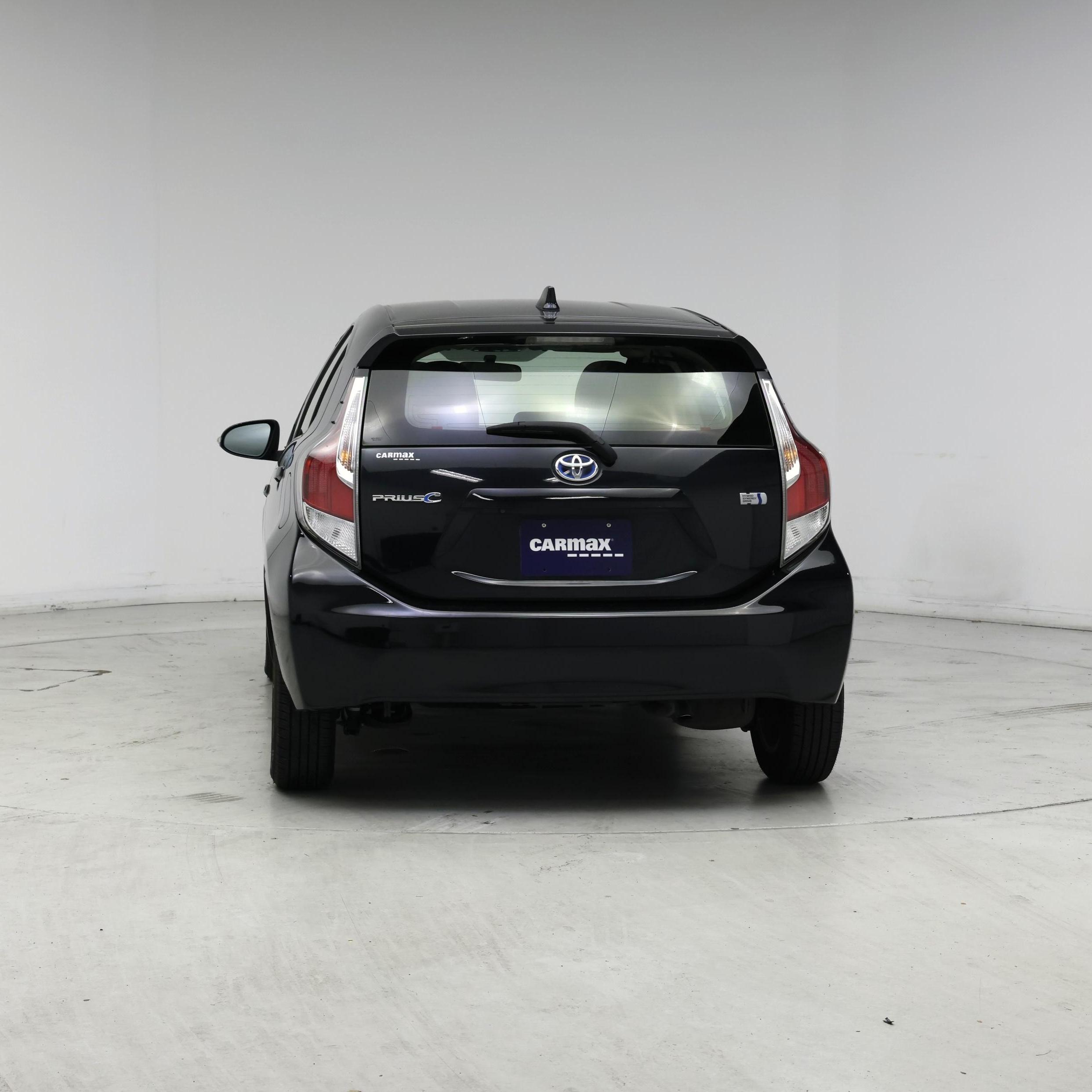 Thumbnail: 2015 Toyota Prius c - 6