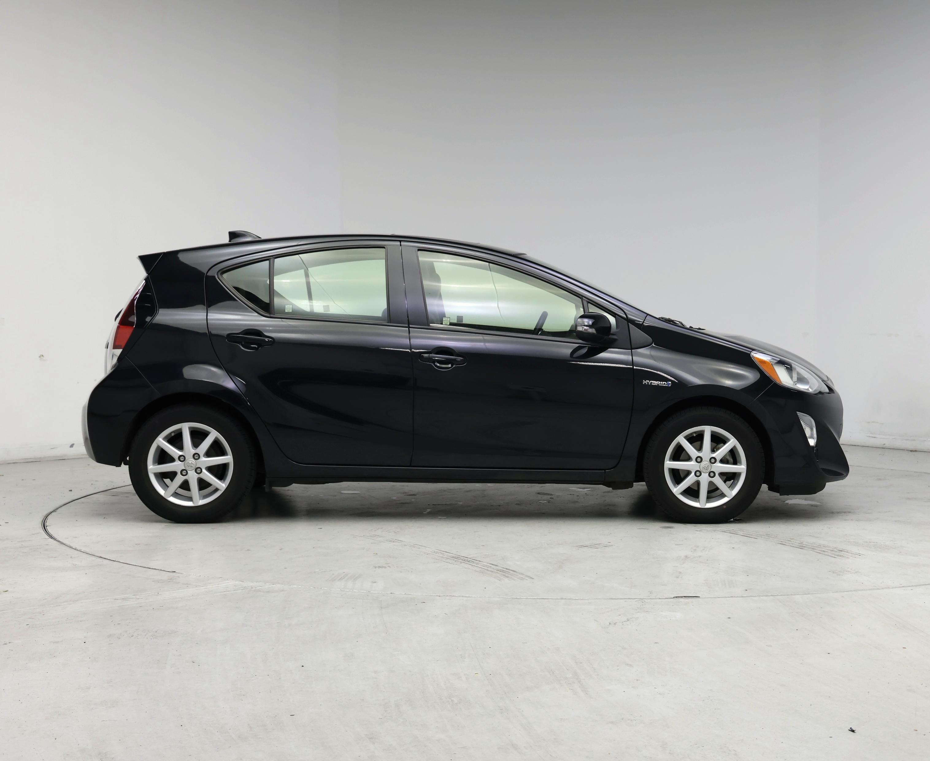 Thumbnail: 2015 Toyota Prius c - 7